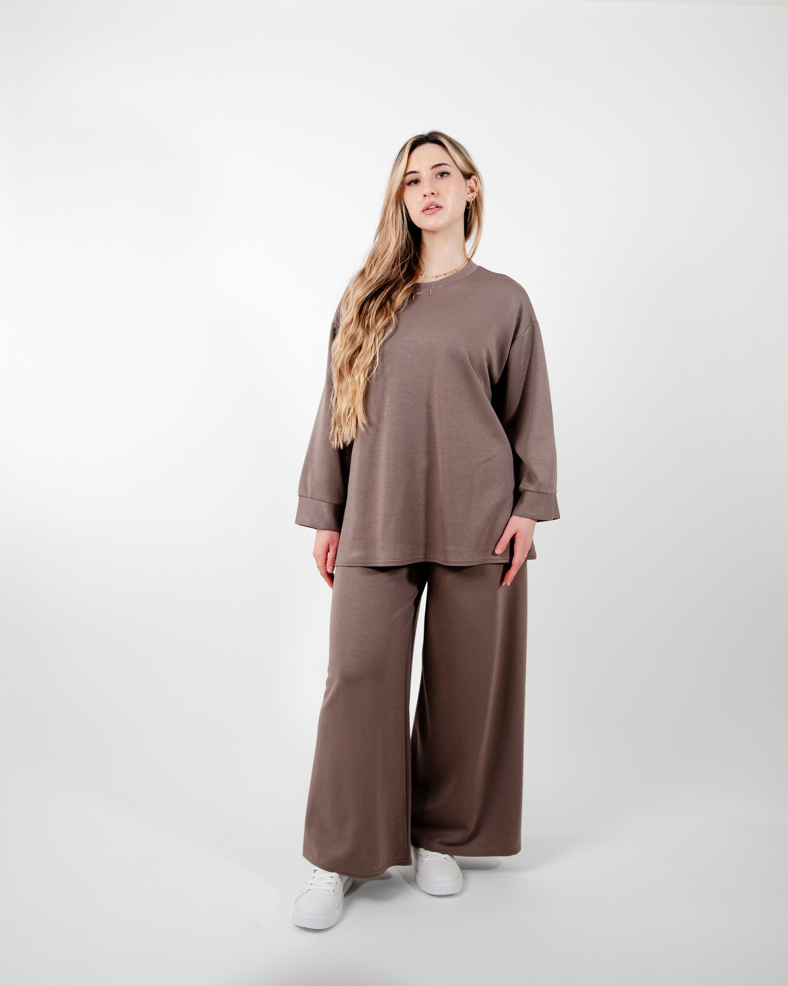 Ensemble jogging coupe droite – produit proposé sur Souk Dubaï