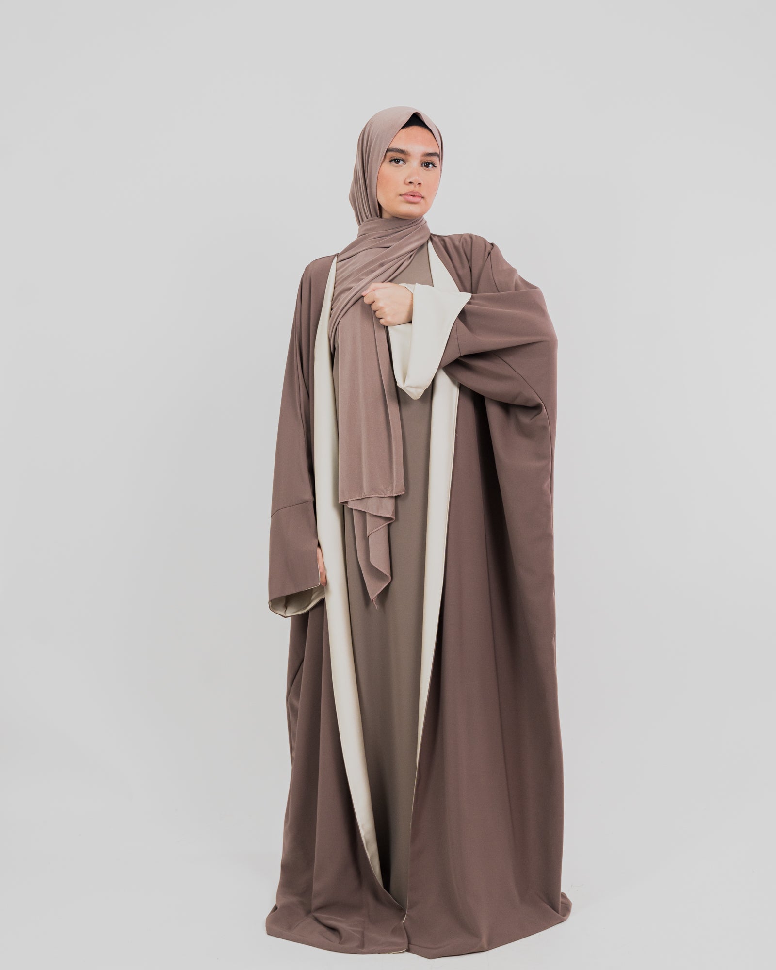 Kimono long réversible avec son voile – habit moderne respectant les codes de la pudeur