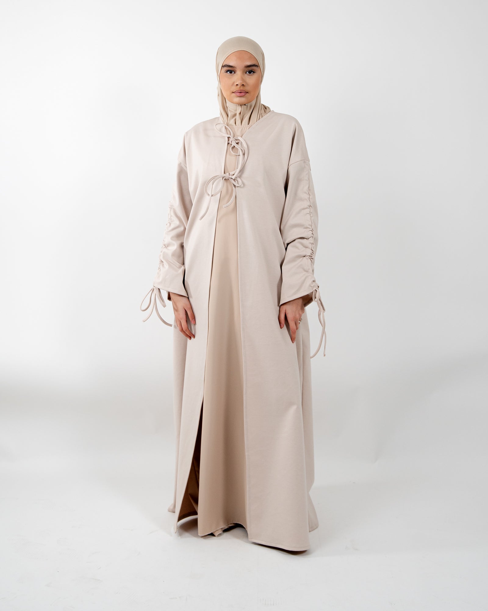 Gilet long et épais avec nœud de fermeture et manches à lacet