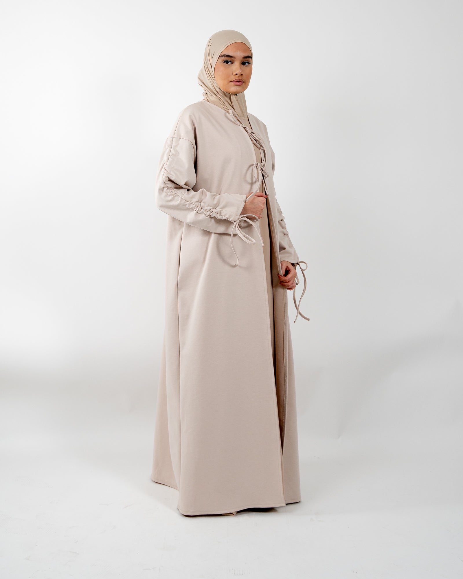 Gilet long et épais avec nœud de fermeture et manches à lacet