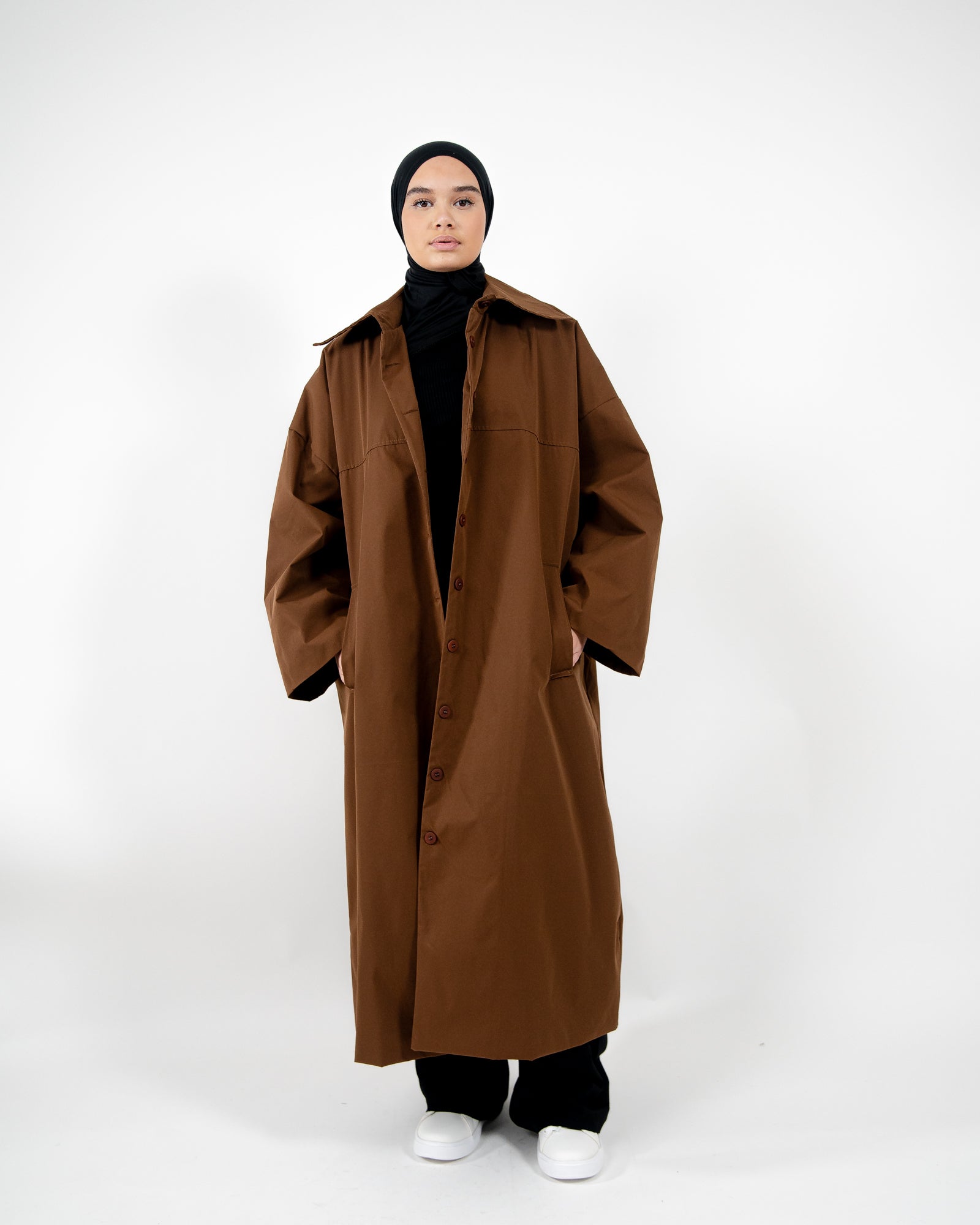 Parka larga, extragrande e impermeable con cierre de botones