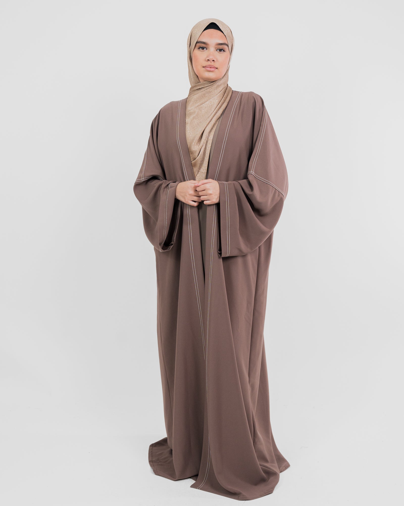 Kimono largo minimalista y de gran tamaño