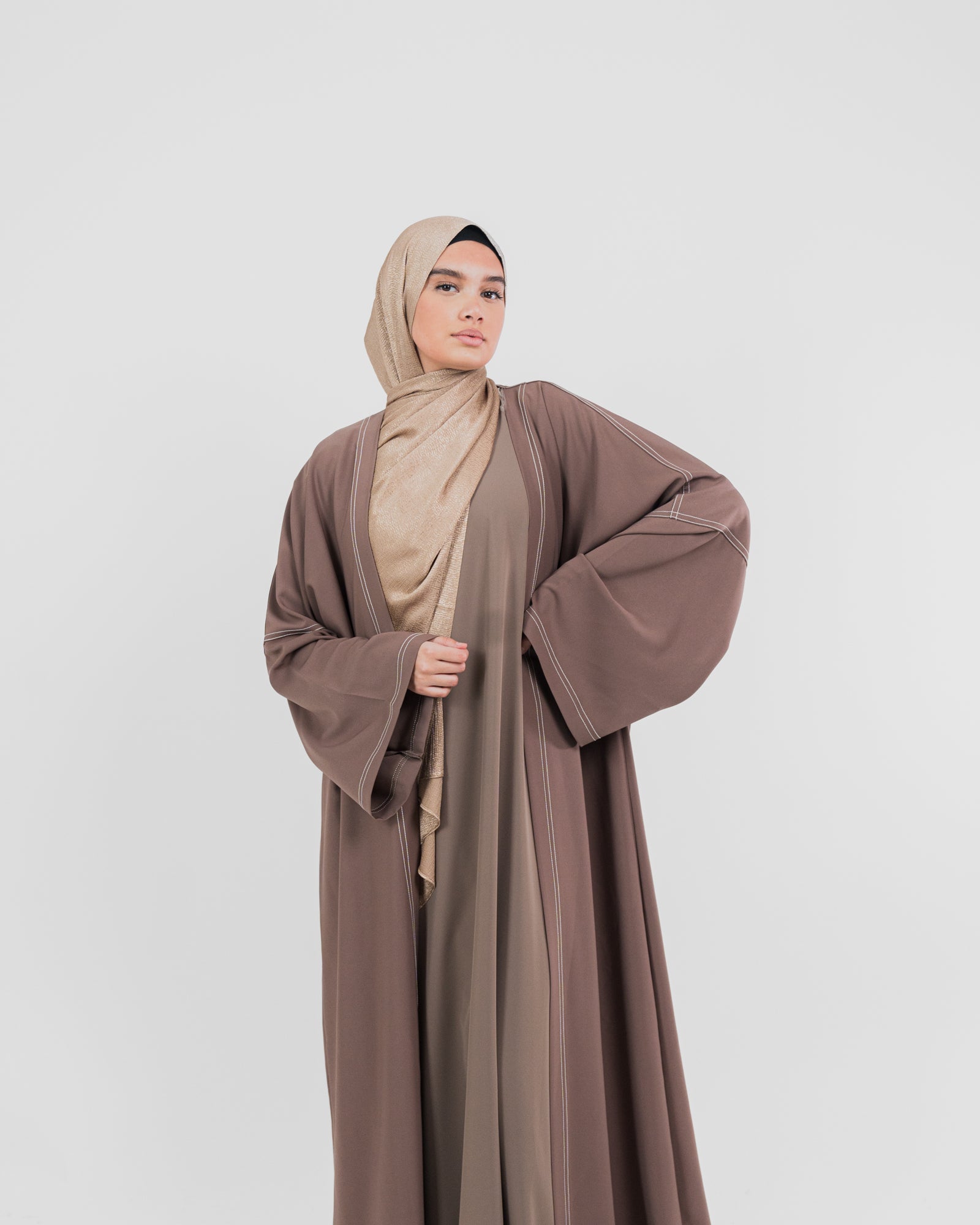 Kimono largo minimalista y de gran tamaño