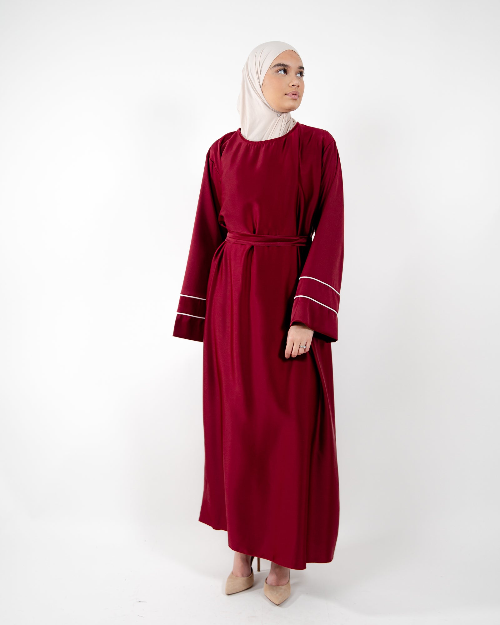 Robe longue luxueuse satinée manches rayées