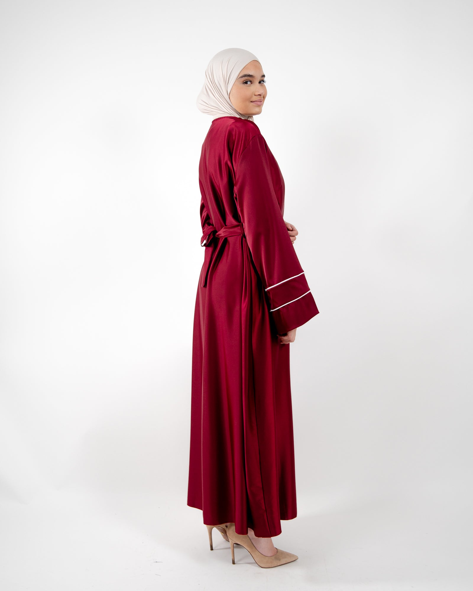 Robe longue luxueuse satinée manches rayées