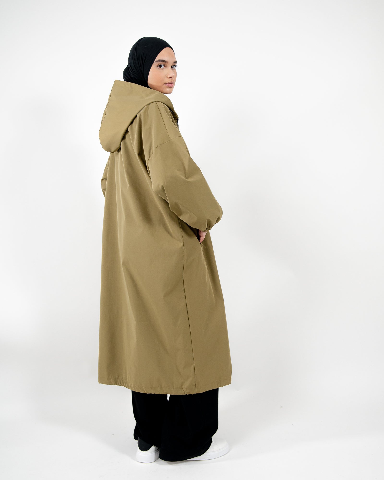 Parka style imperméable long, oversize avec fermeture zip et capuche