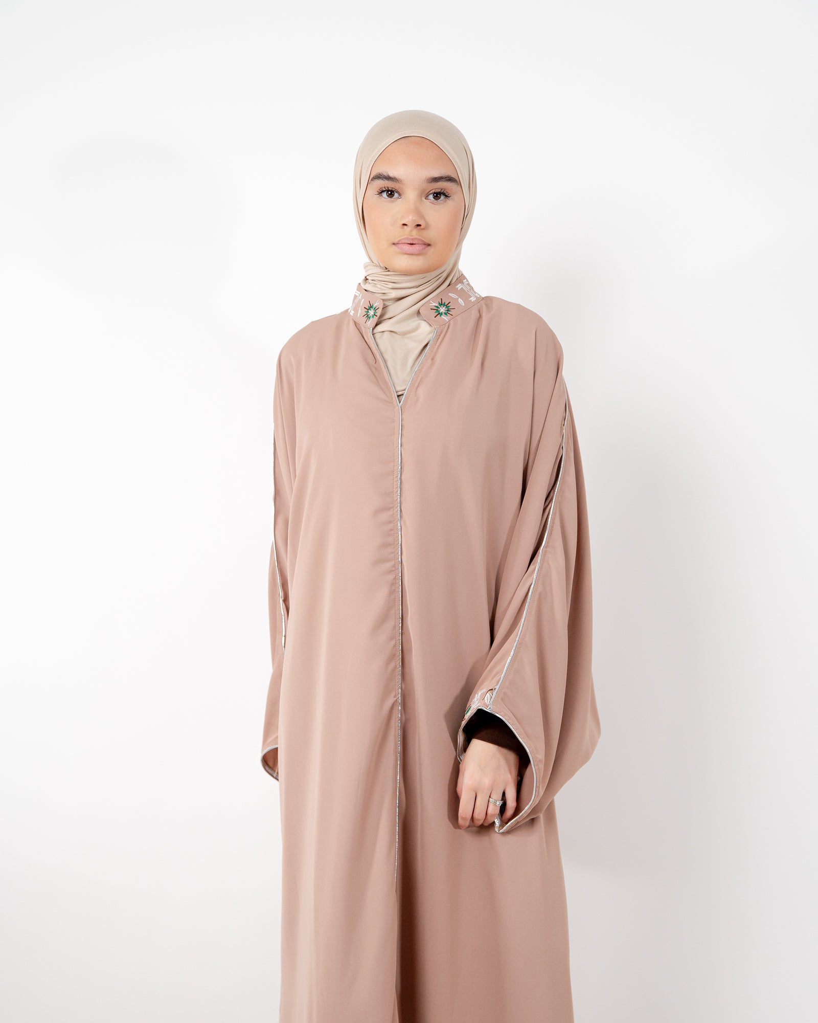 Robe ample à col montant fleuri