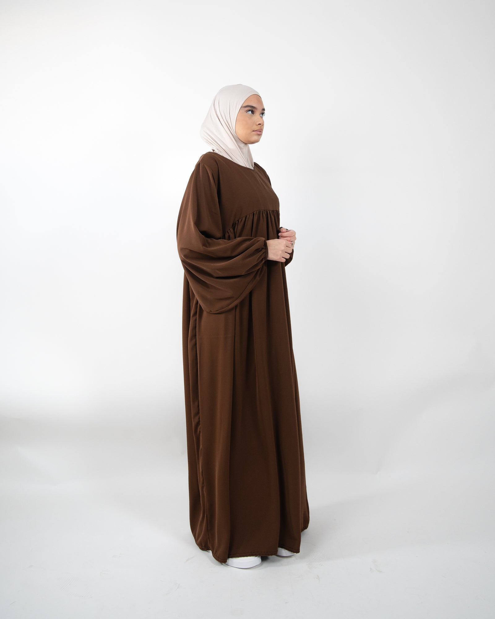 Robe longue et ample avec manches bouffantes