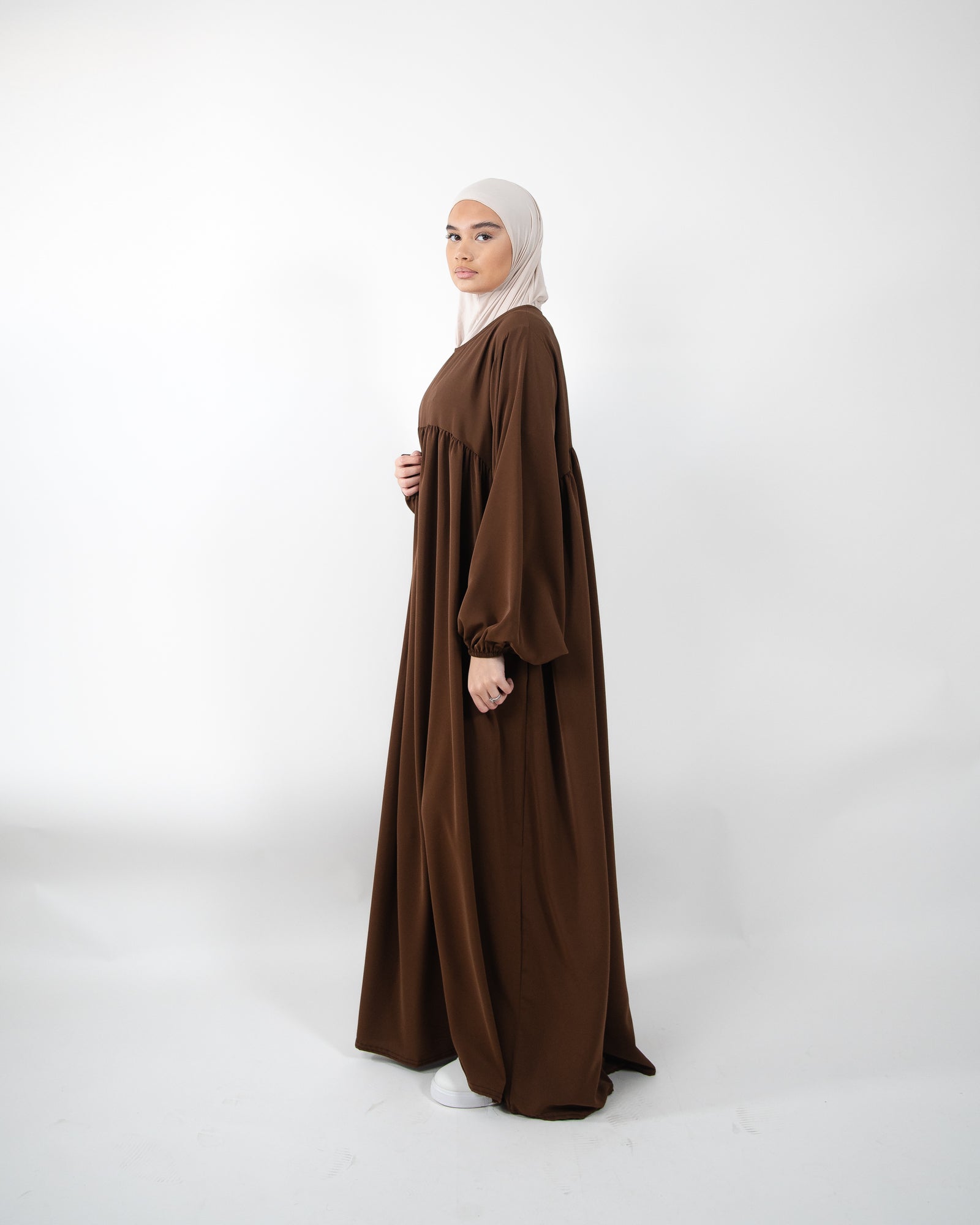 Robe longue et ample avec manches bouffantes