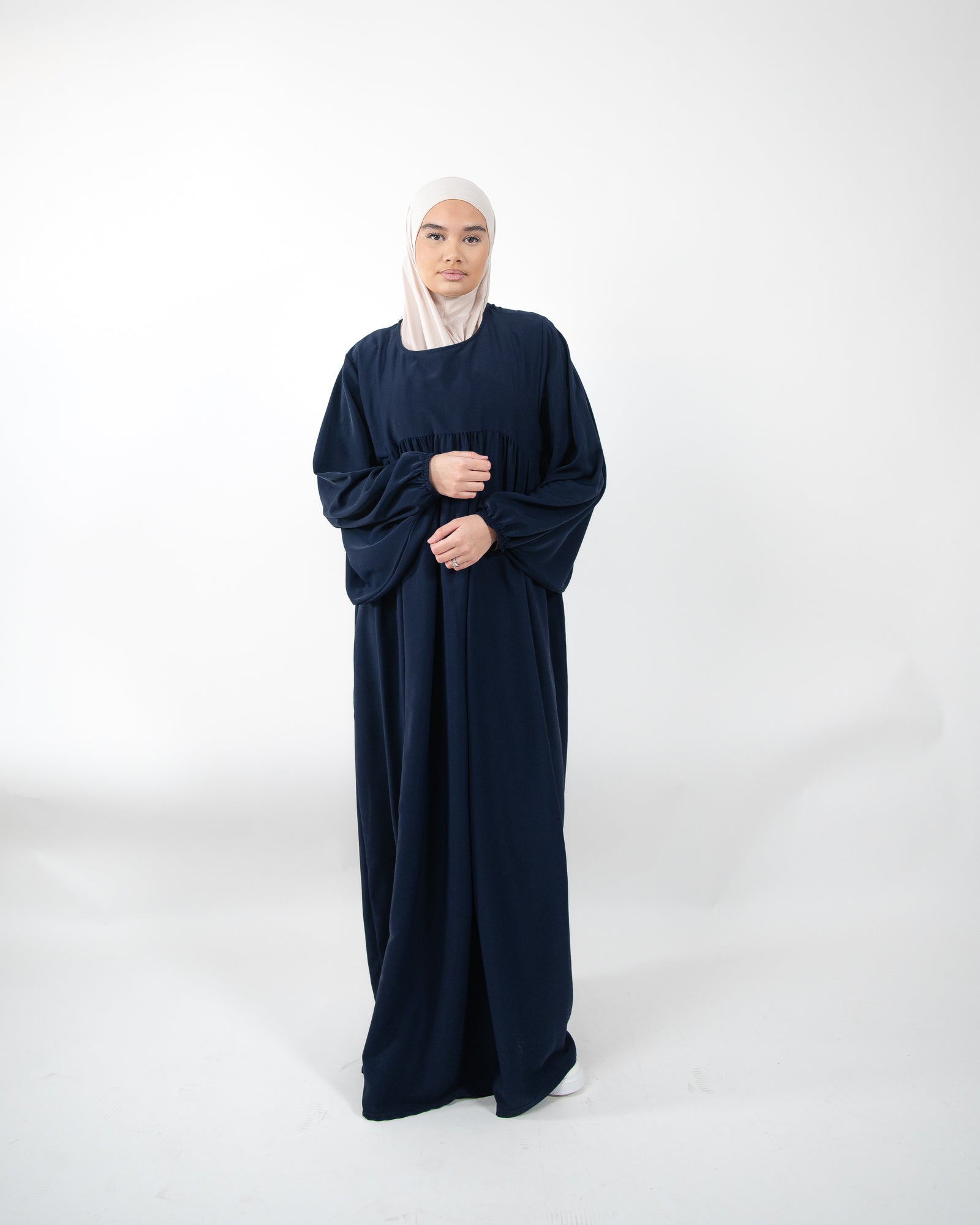 Robe longue et ample avec manches bouffantes