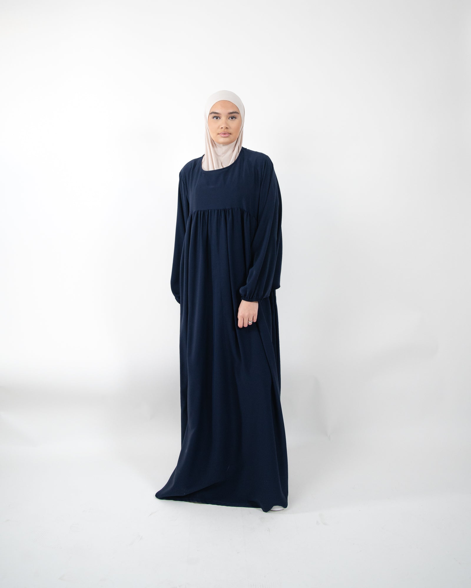 Robe longue et ample avec manches bouffantes