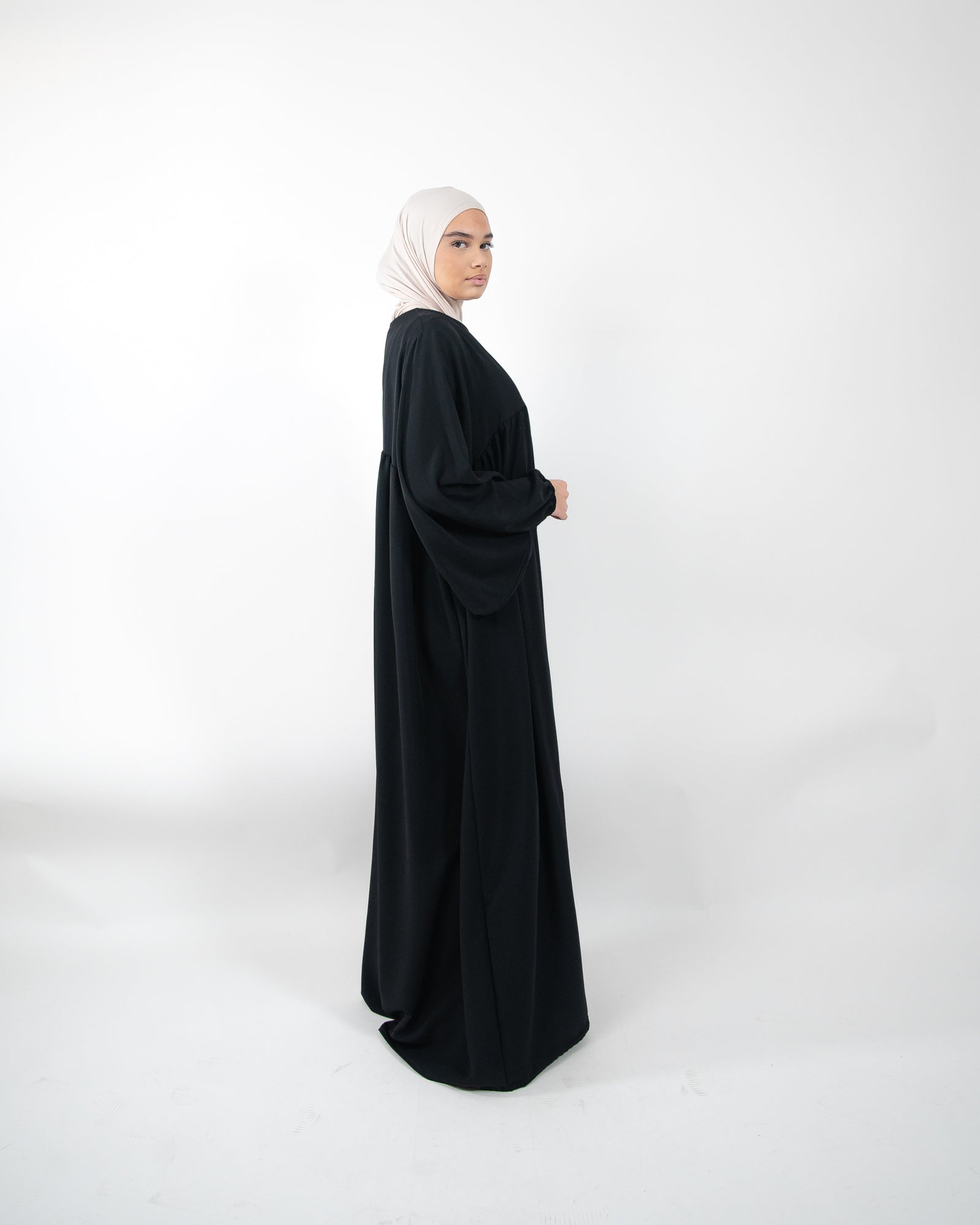 Robe longue et ample avec manches bouffantes