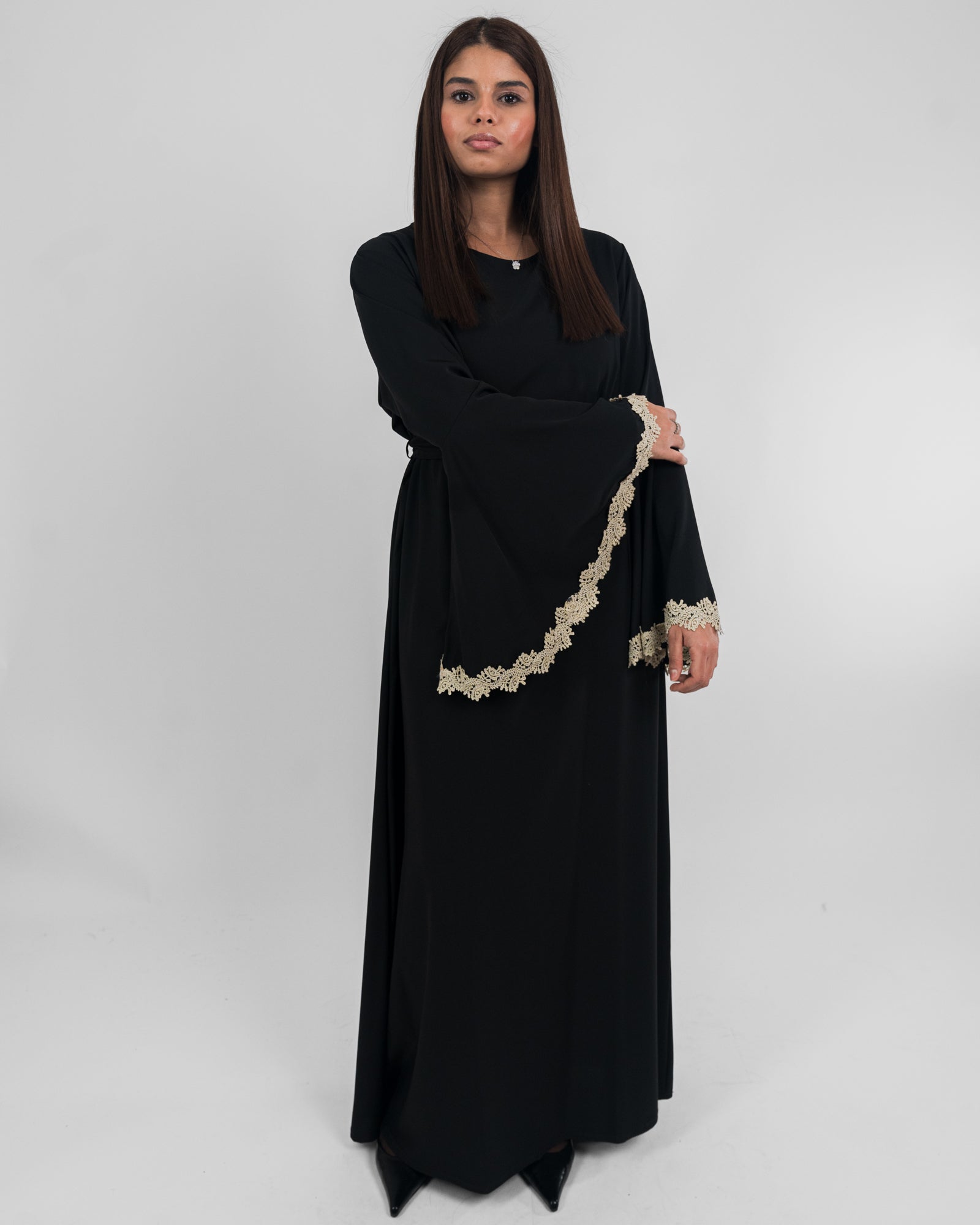 Robe longue élégante manche évasée – coupe fluide et matière agréable à porter