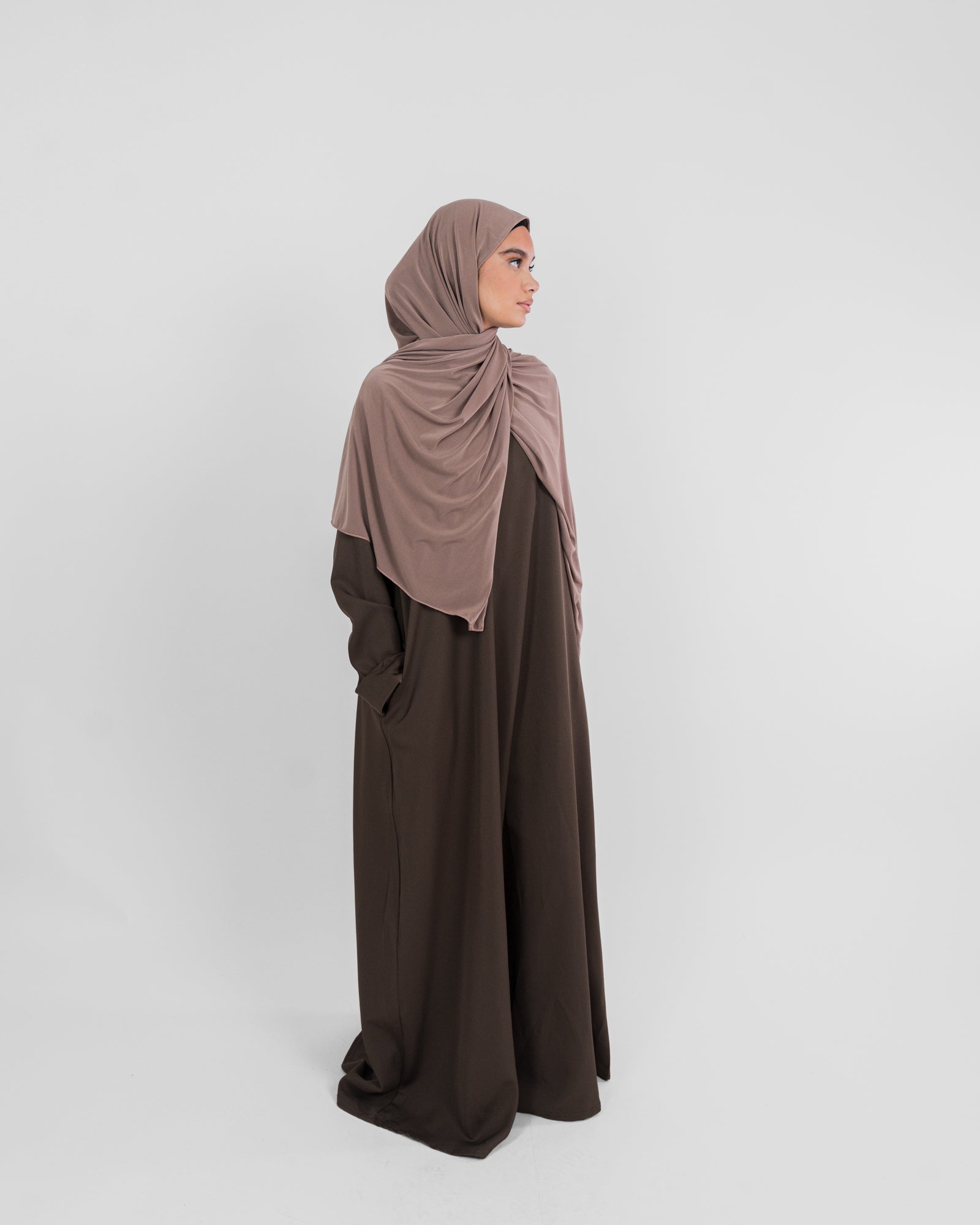 Abaya classique évasée vers le bas