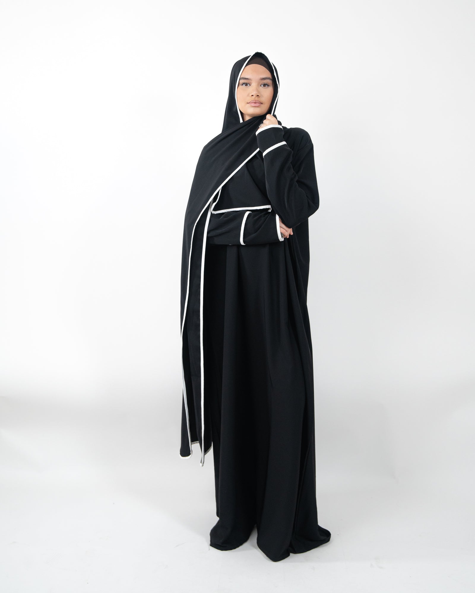 Robe de prière avec voile intégré et bordure blanche