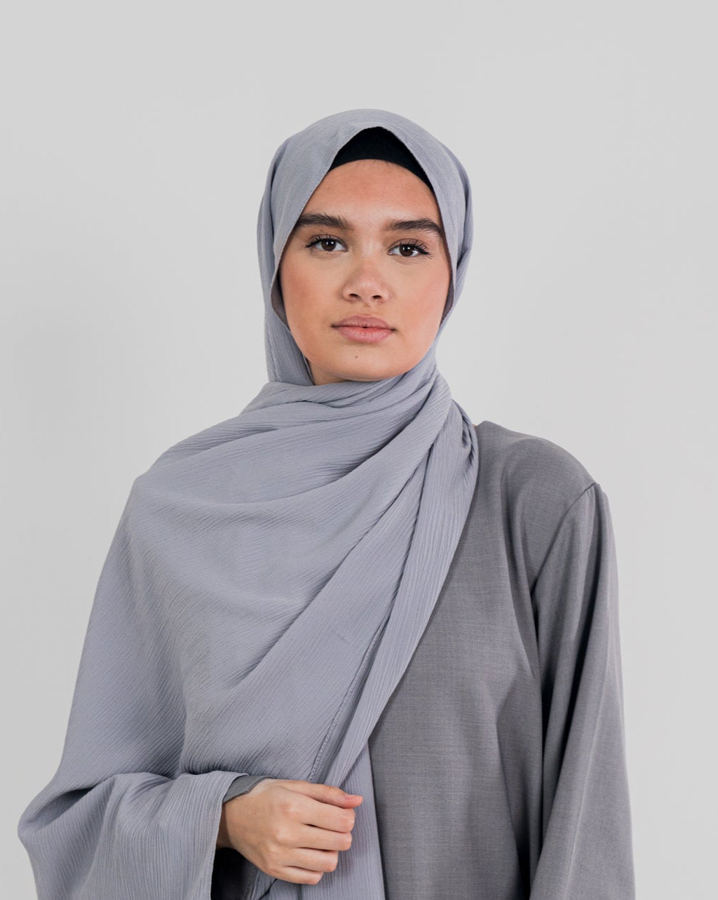 Hijab long mousseline épaisse – confection soignée pour un rendu élégant