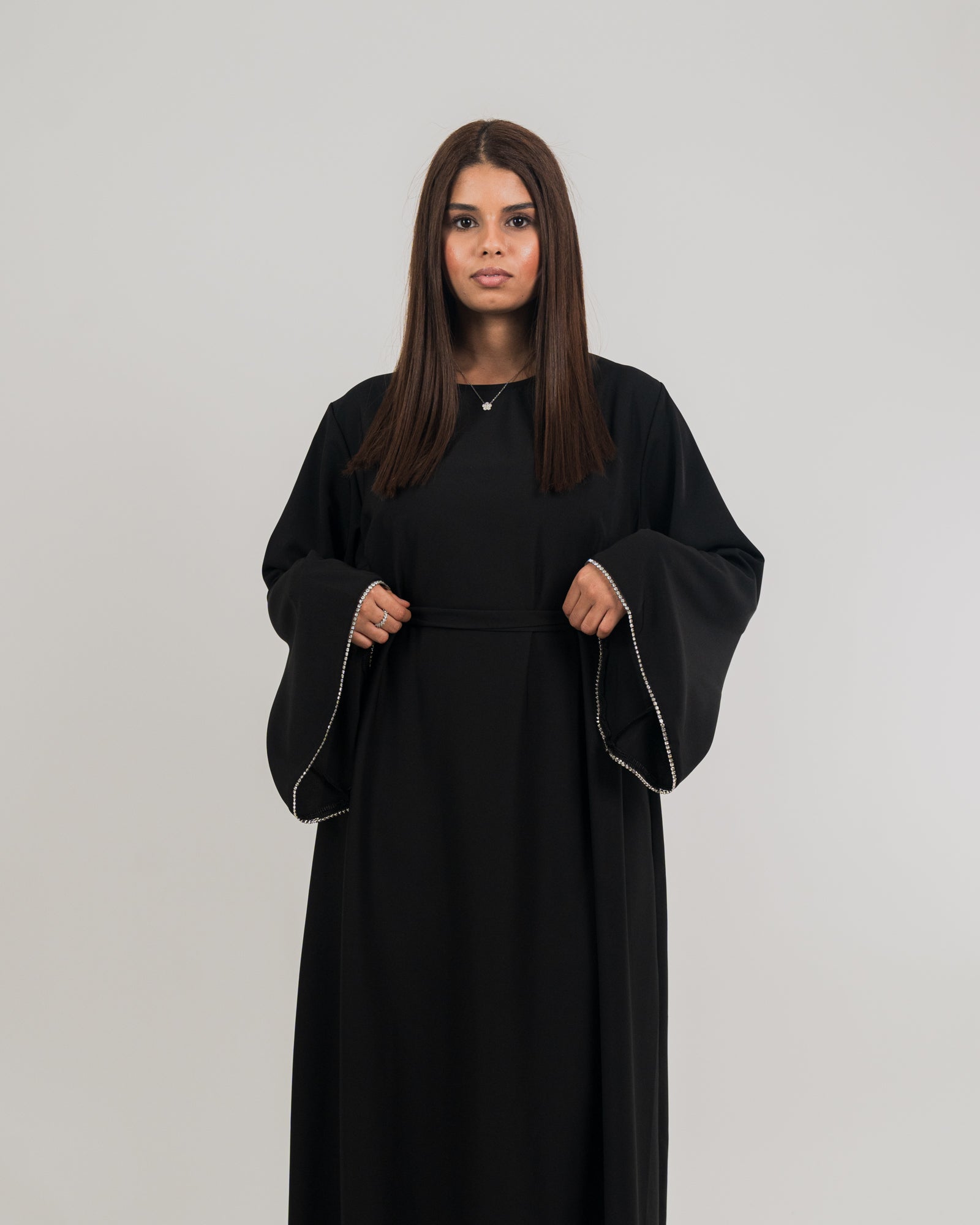 Robe longue manches avec "diamants" – vêtement traditionnel au style raffiné