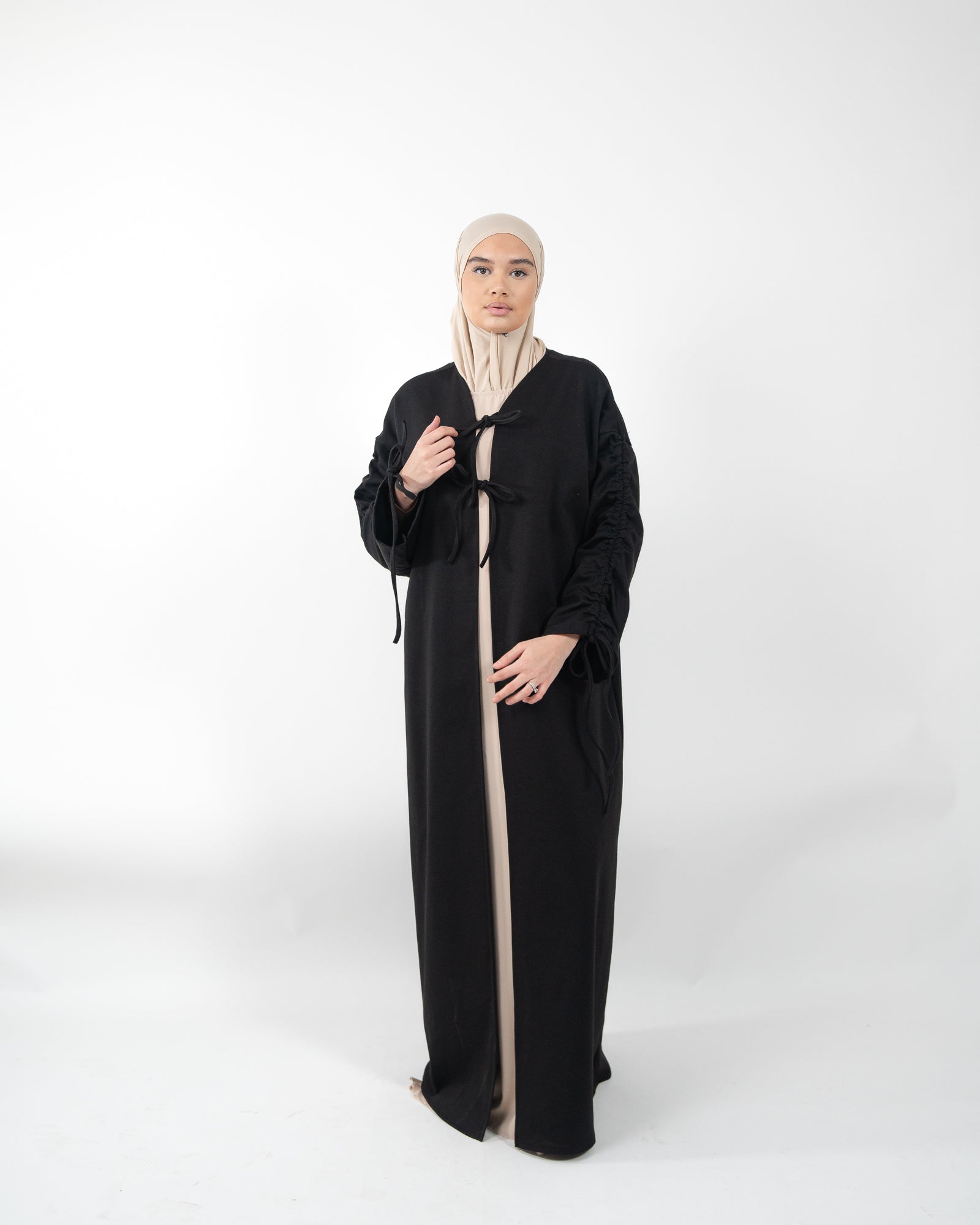 Gilet long et épais avec nœud de fermeture et manches à lacet