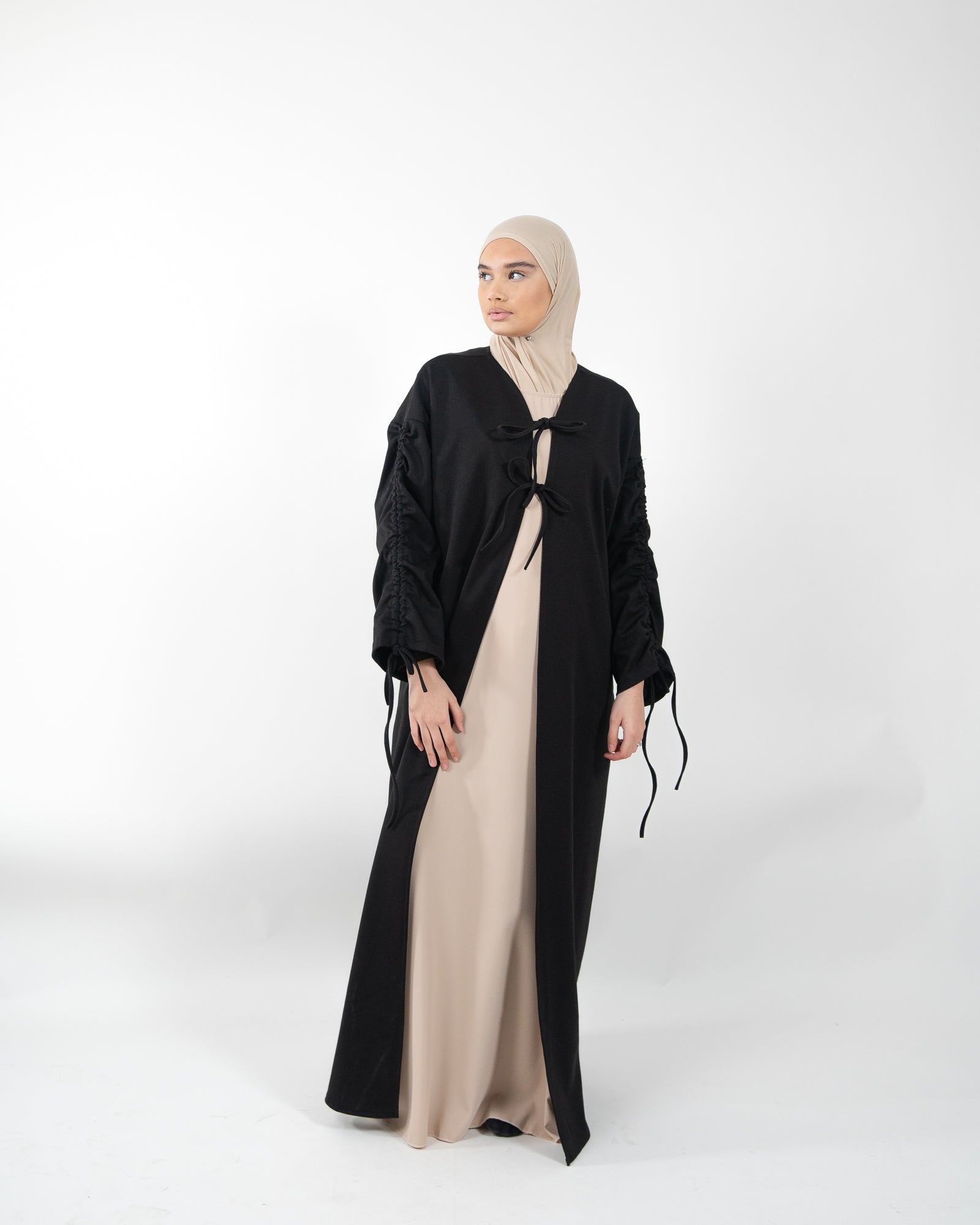 Gilet long et épais avec nœud de fermeture et manches à lacet