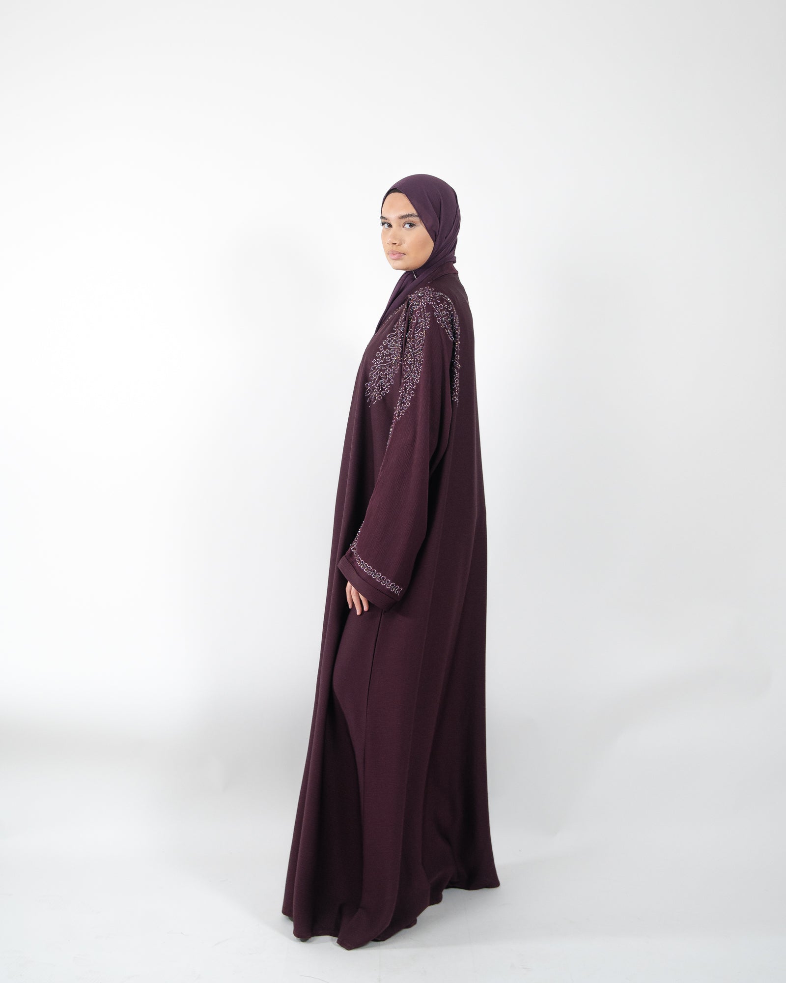 Abaya longue et perlé de Dubaï pourpre