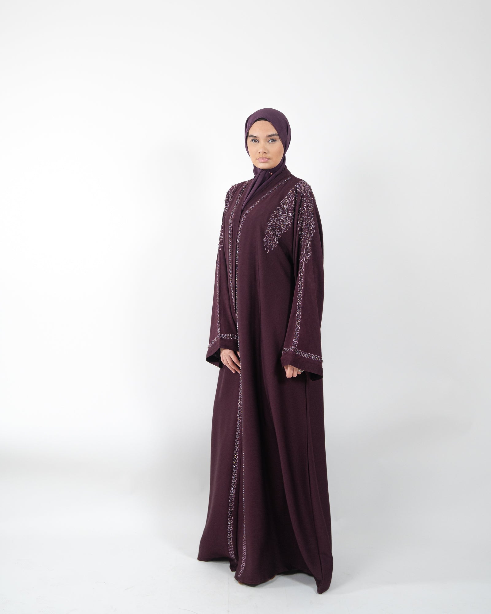 Abaya longue et perlé de Dubaï pourpre