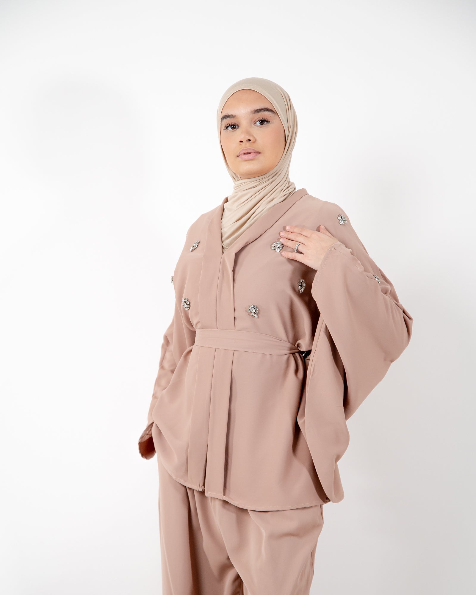 Ensemble pantalon avec chemise ajustable et strass