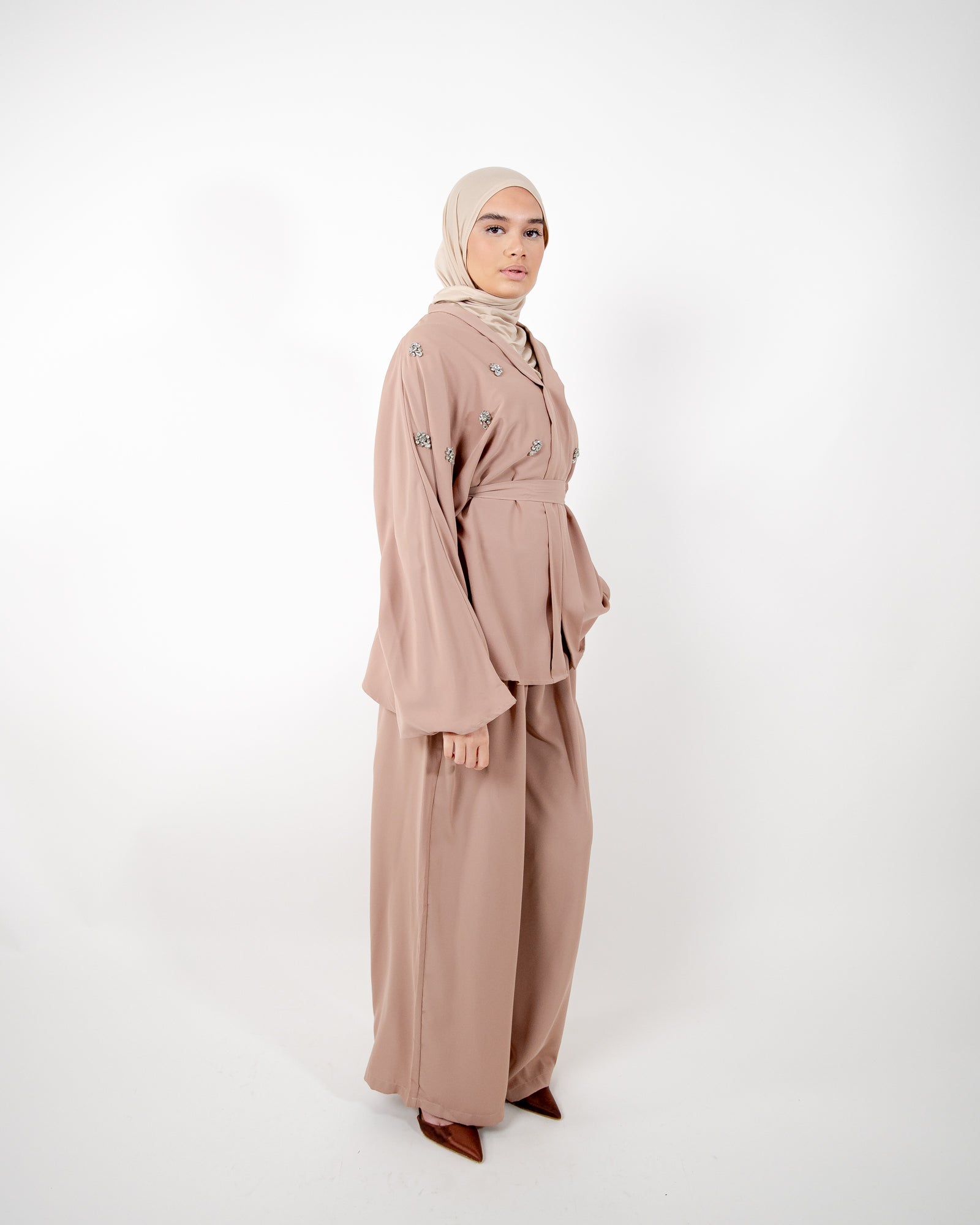 Ensemble pantalon avec chemise ajustable et strass