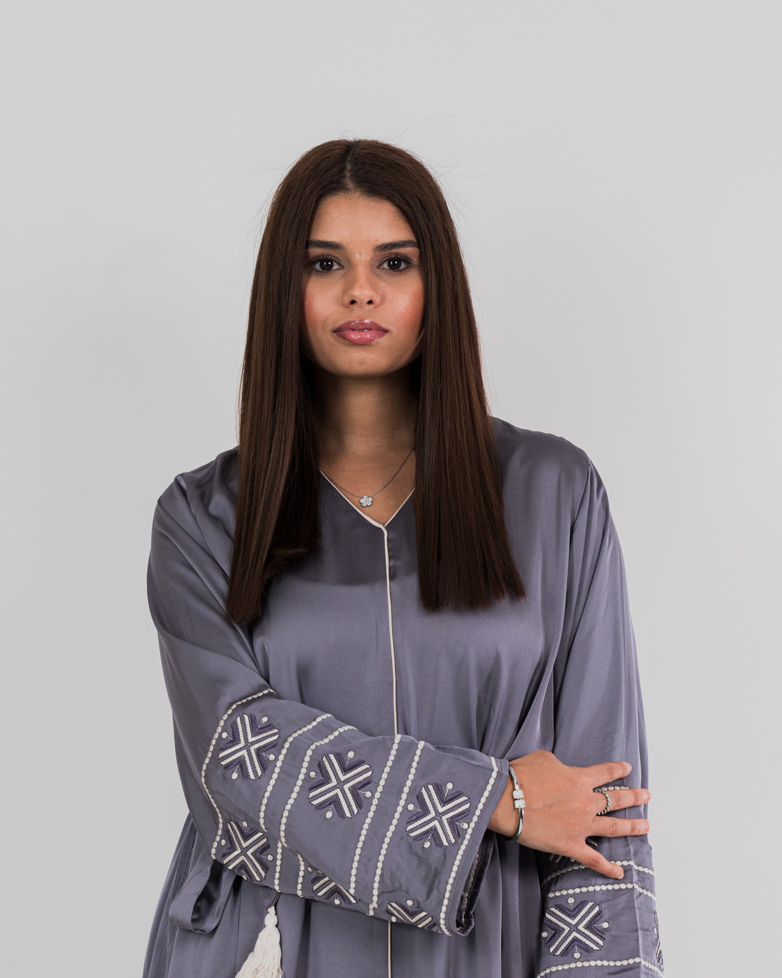 Robe longue satinée manche ornées