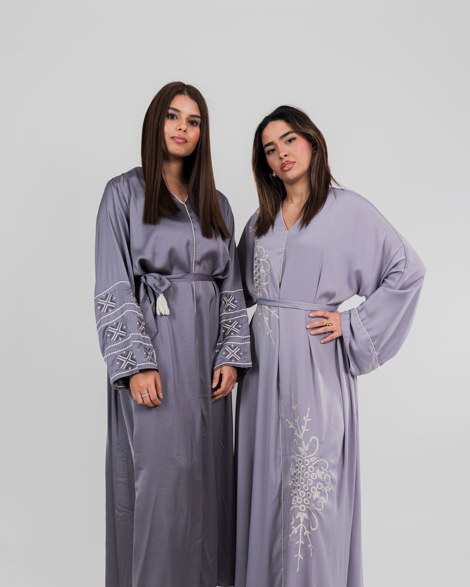 Robe longue satinée manche ornées