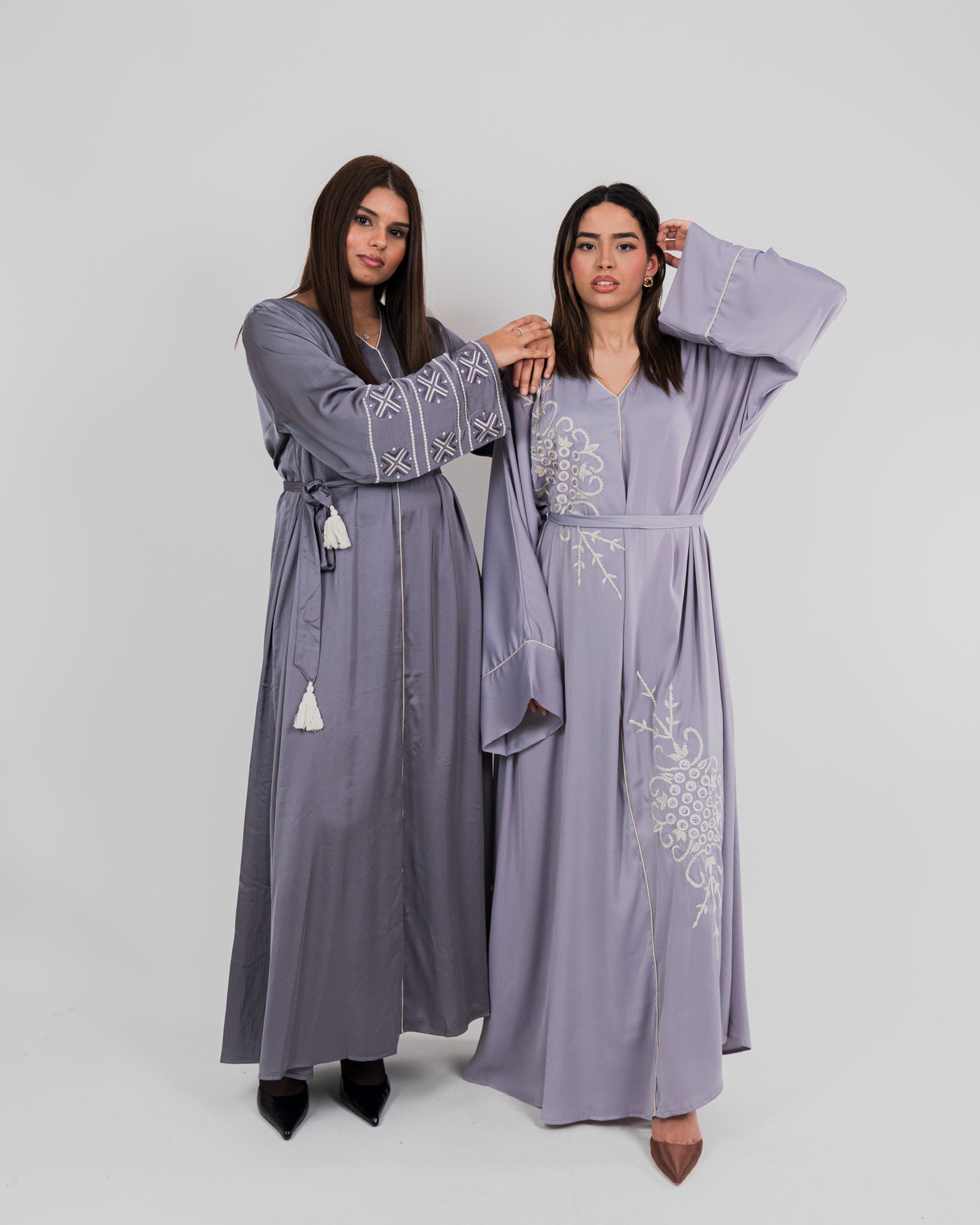 Robe longue satinée manche ornées