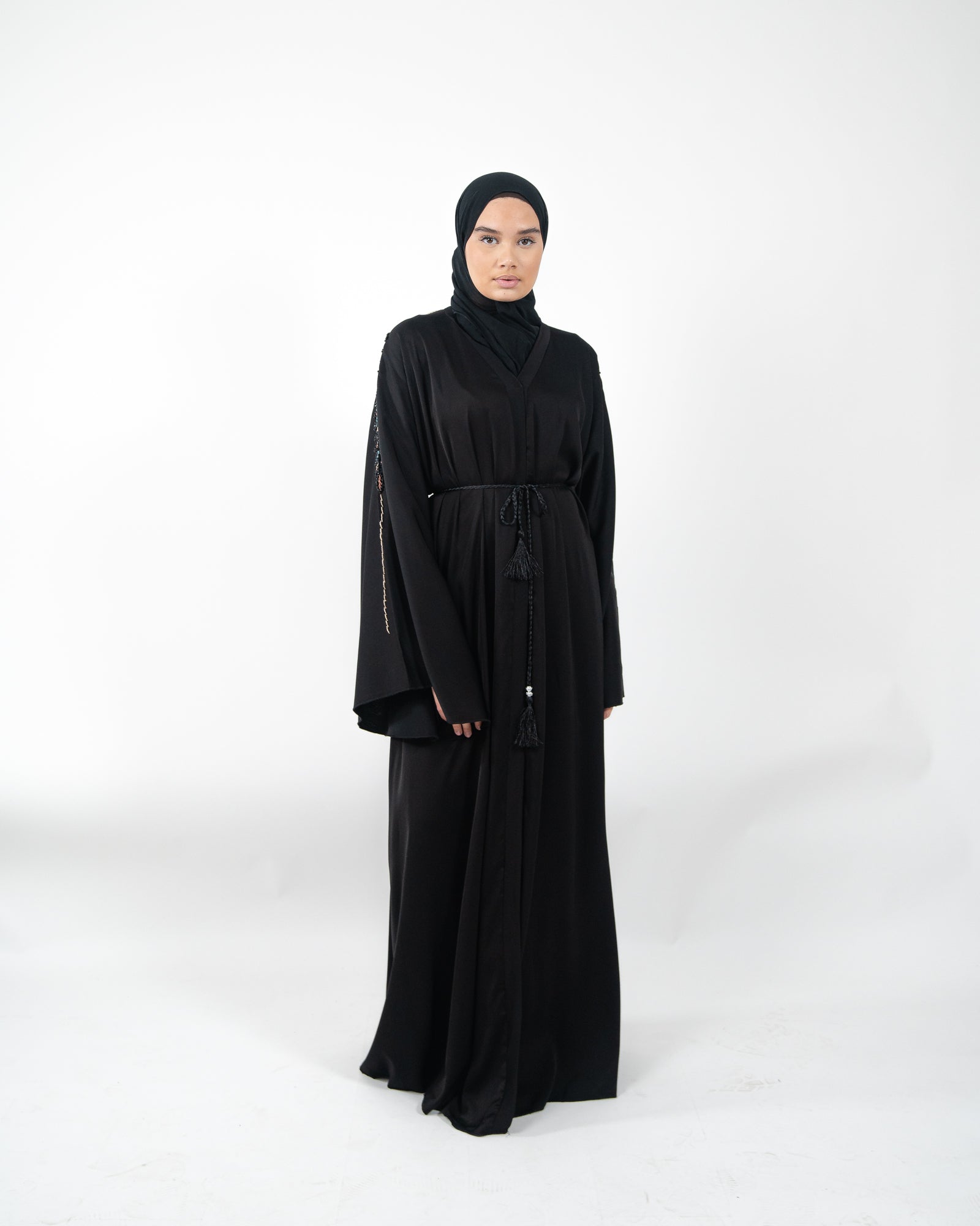 Abaya de Dubai longue avec feuilles de perles colorées