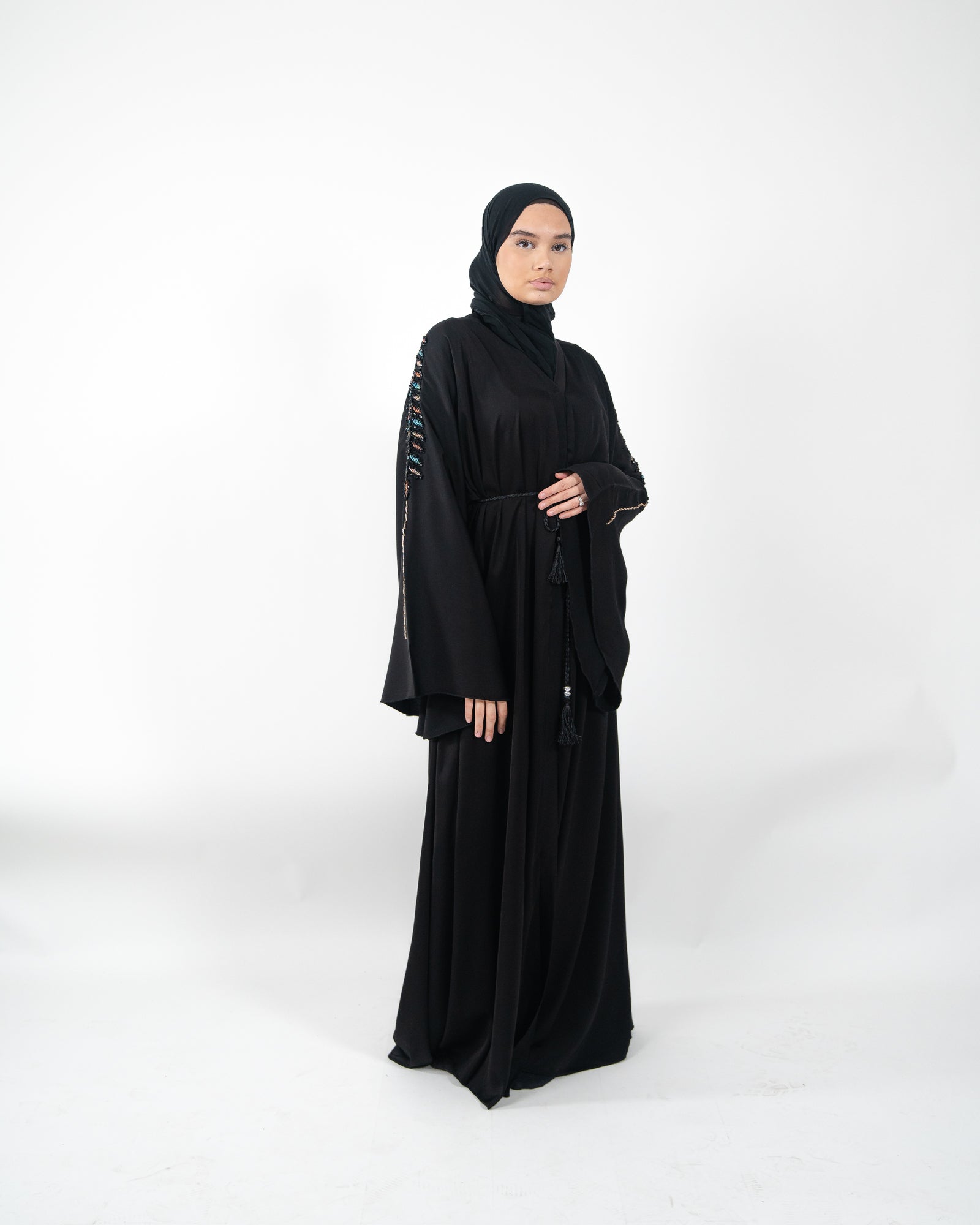 Abaya de Dubai longue avec feuilles de perles colorées