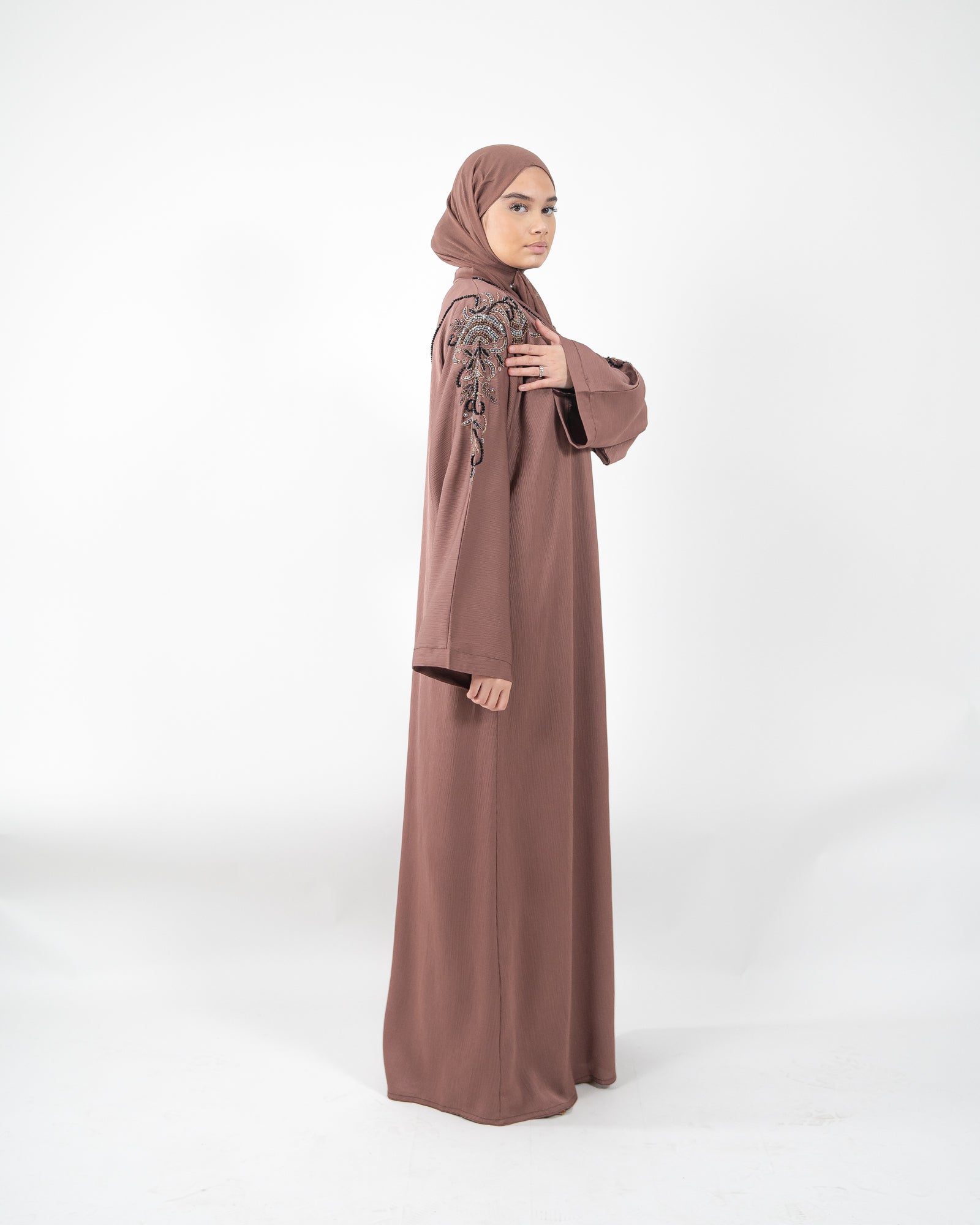 Abaya perlée et élégante de Dubaï amarante