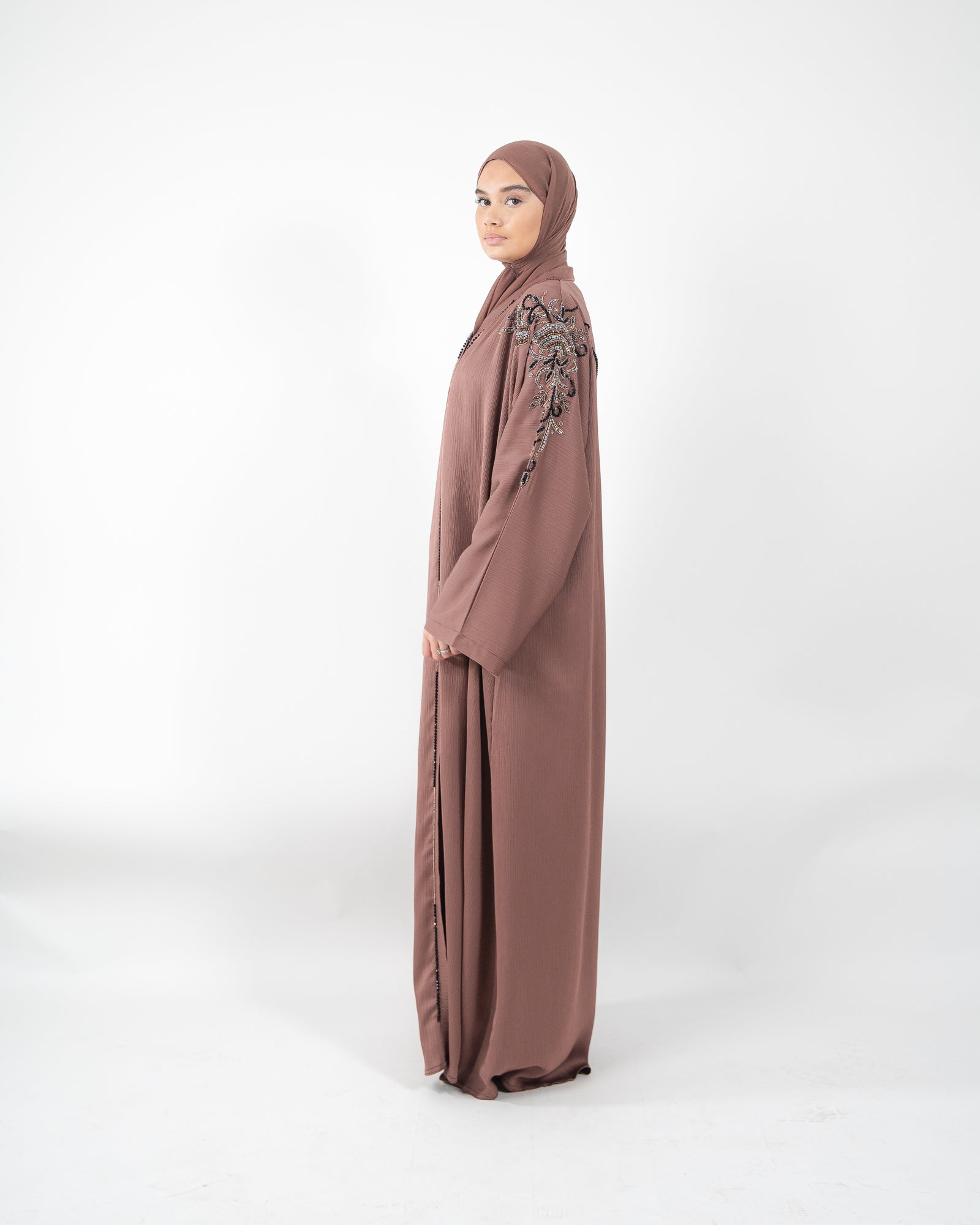 Abaya perlée et élégante de Dubaï amarante