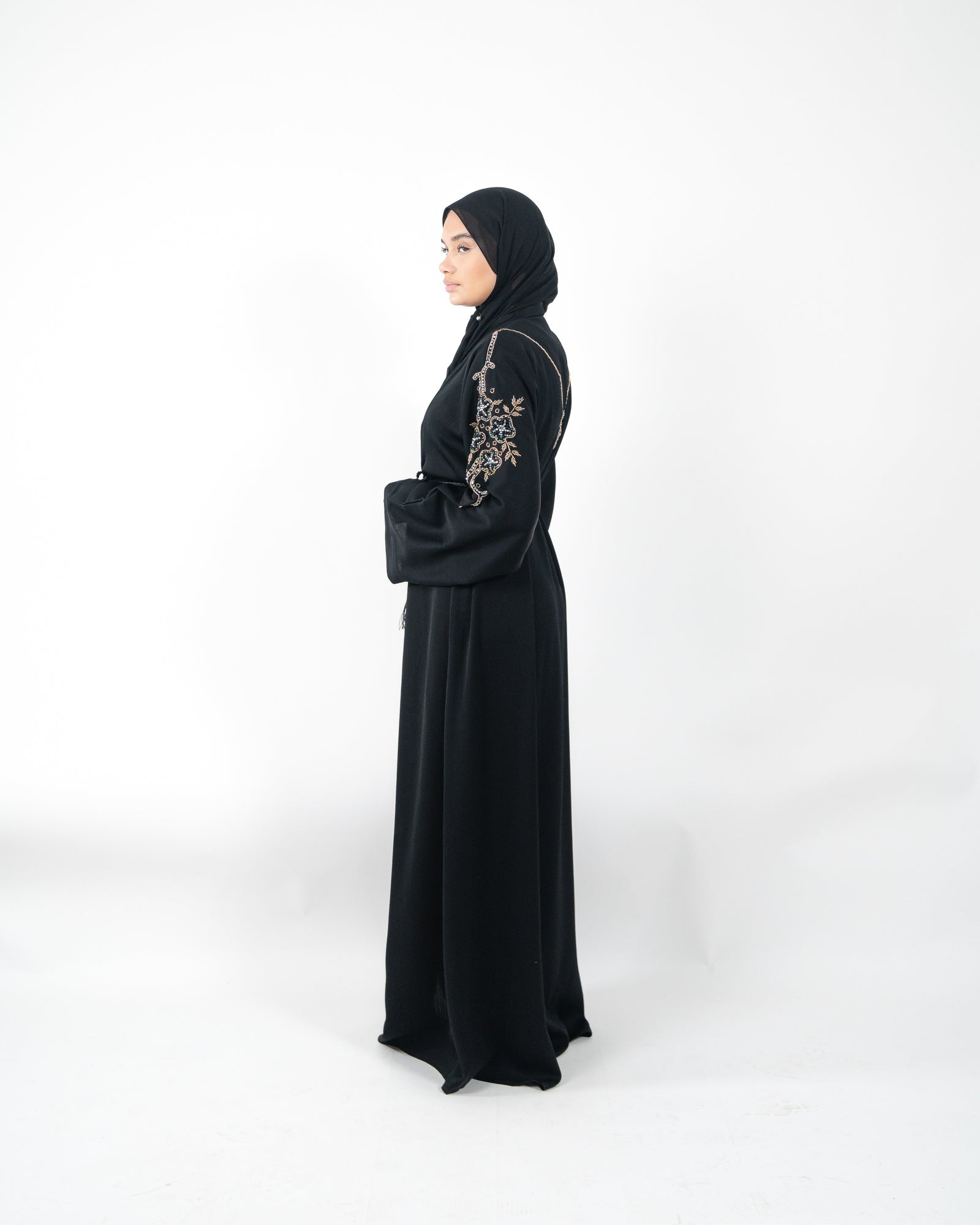 Abaya noir longue de Dubaï avec perles aux épaules