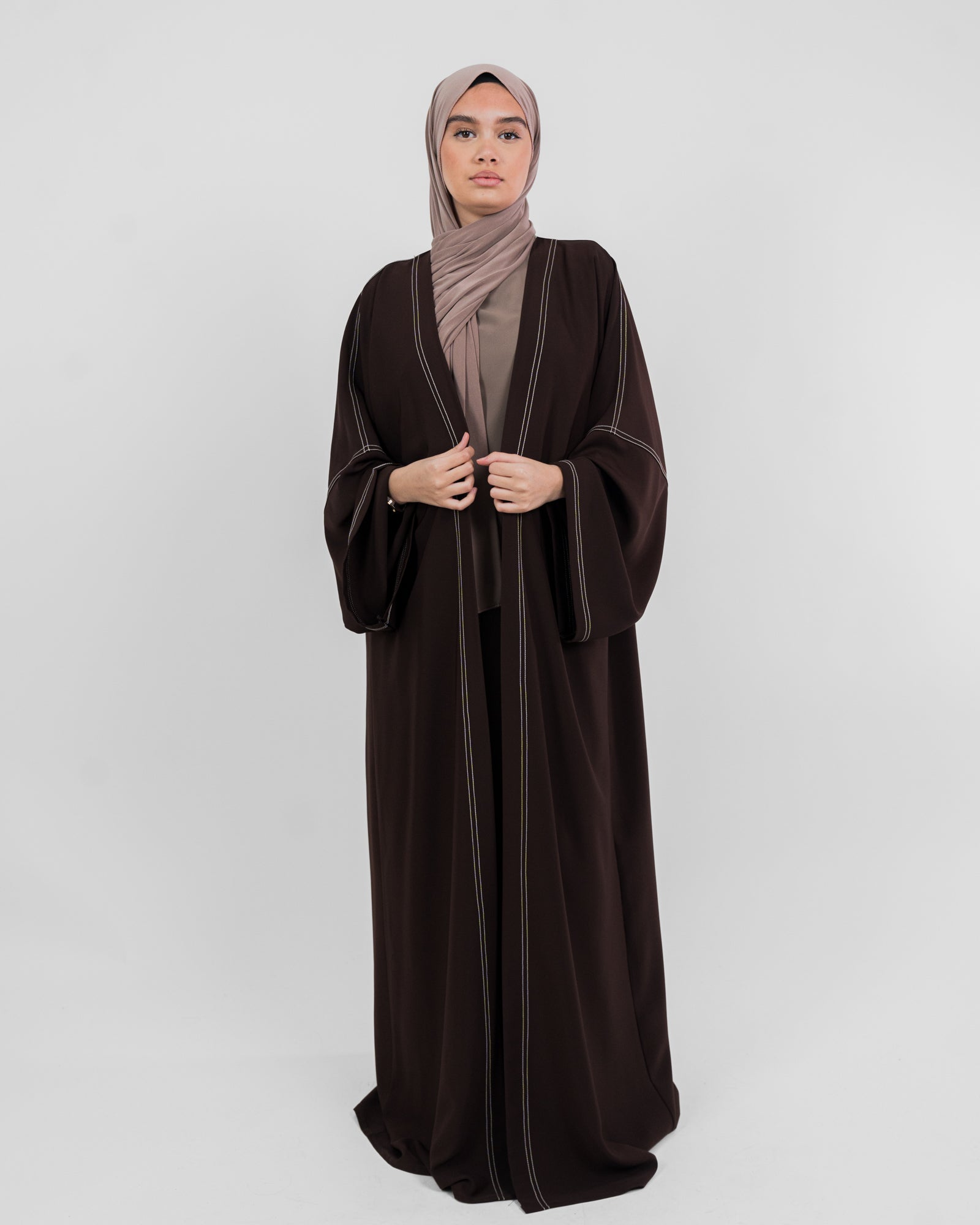 Kimono long minimaliste et oversize – tenue élégante et confortable au quotidien