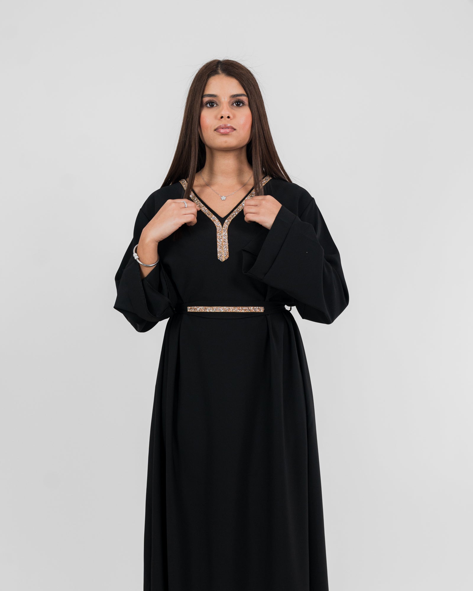 Robe longue col et ceinture en strass