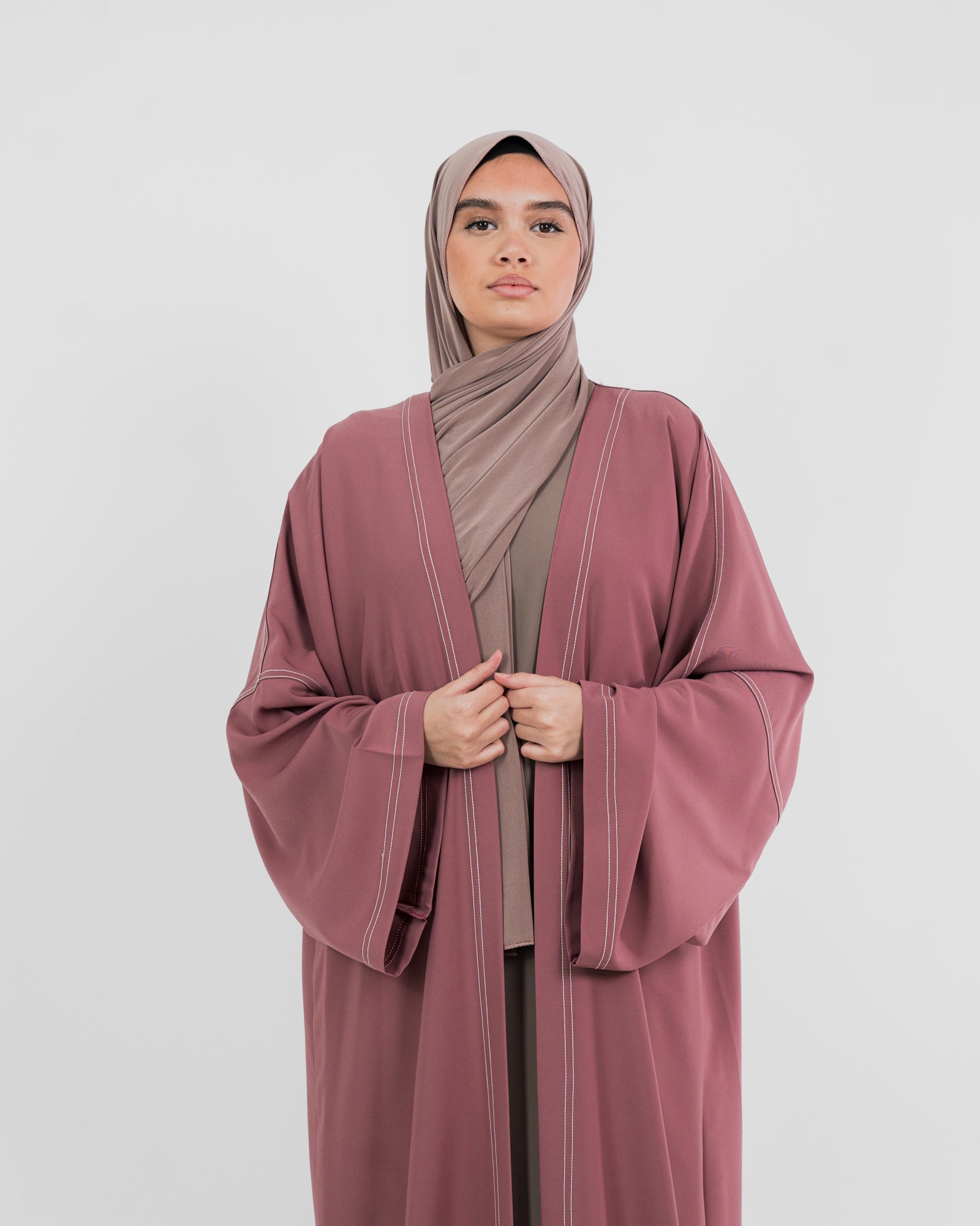 Kimono largo minimalista y de gran tamaño