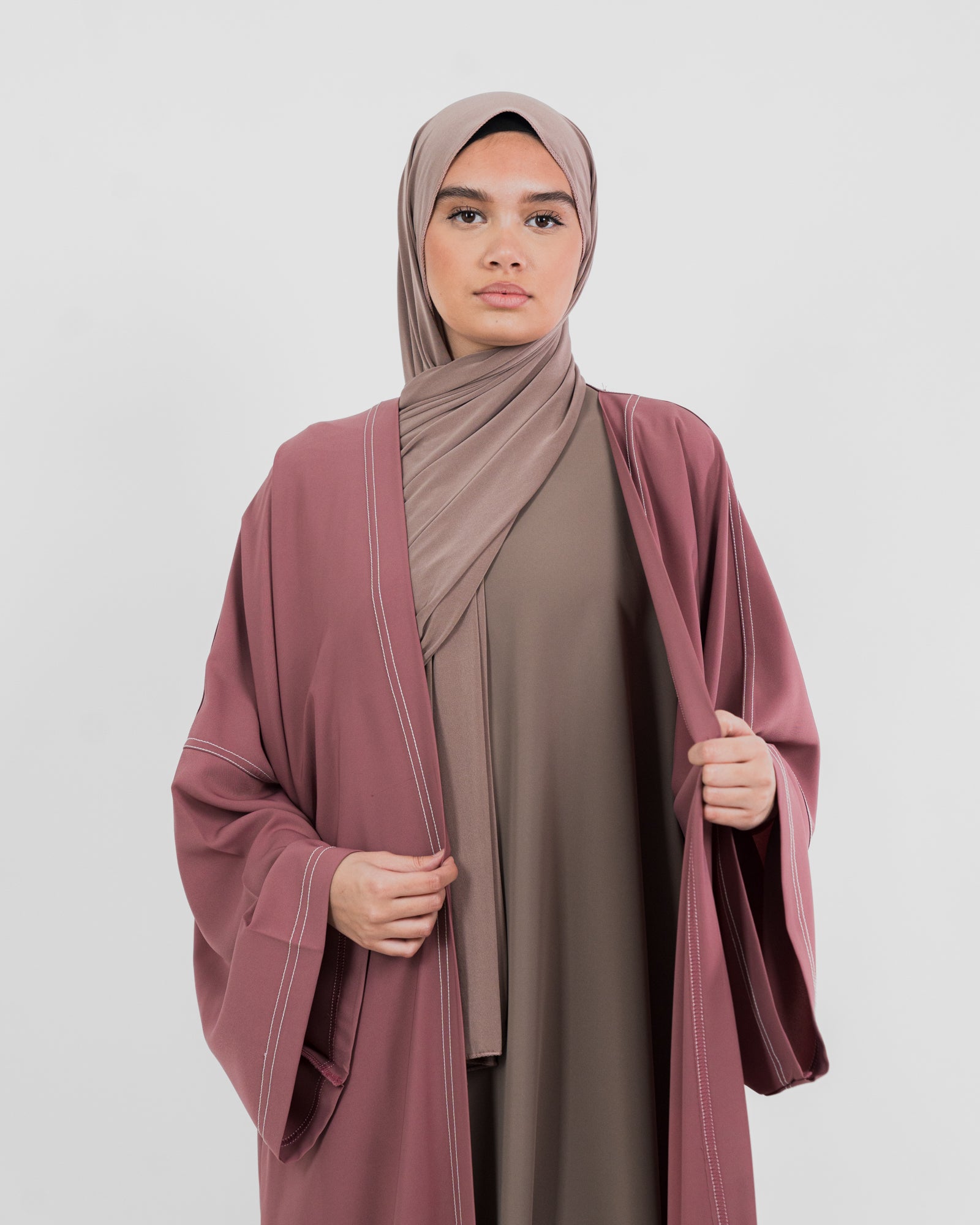 Kimono largo minimalista y de gran tamaño