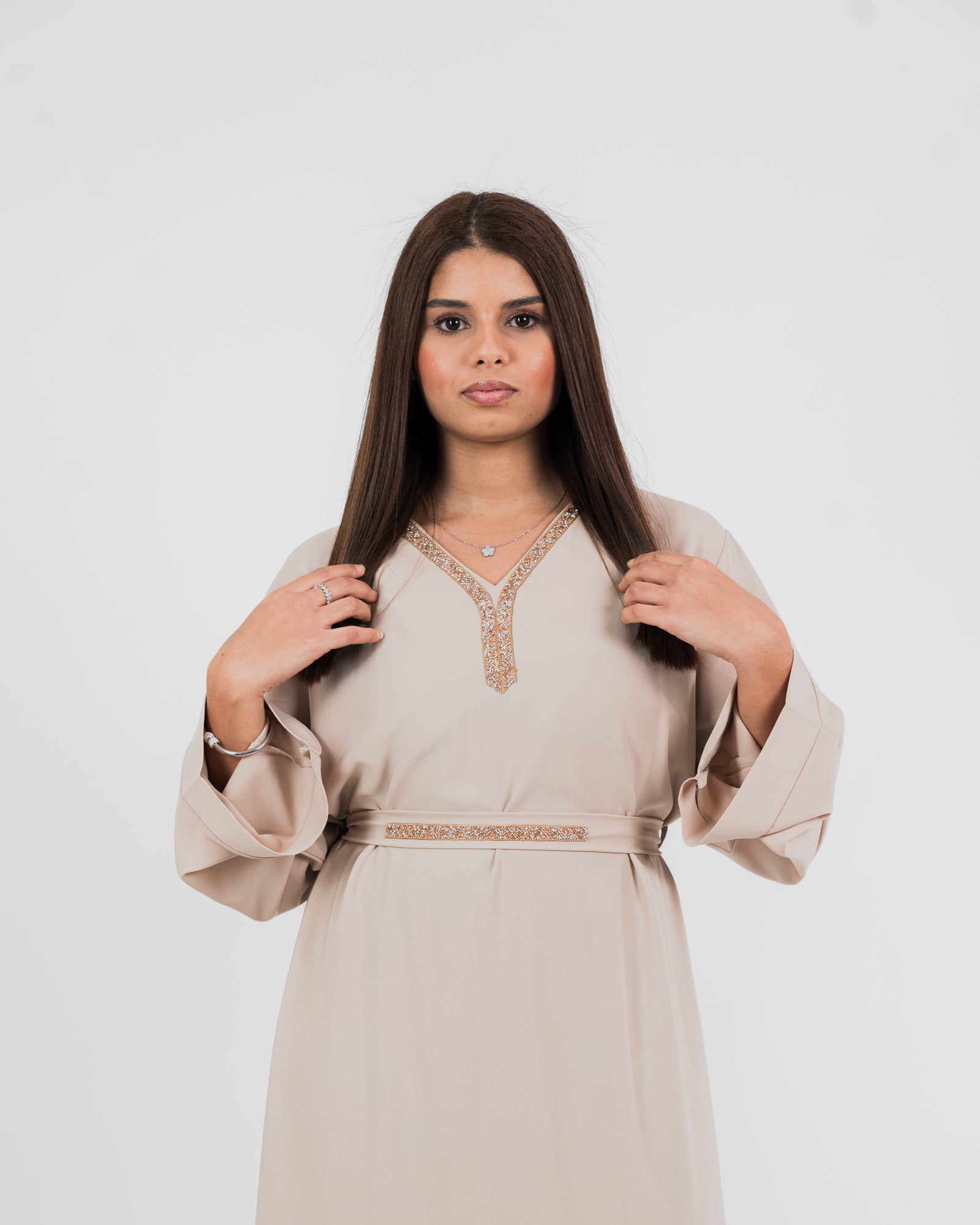 Robe longue col et ceinture en strass