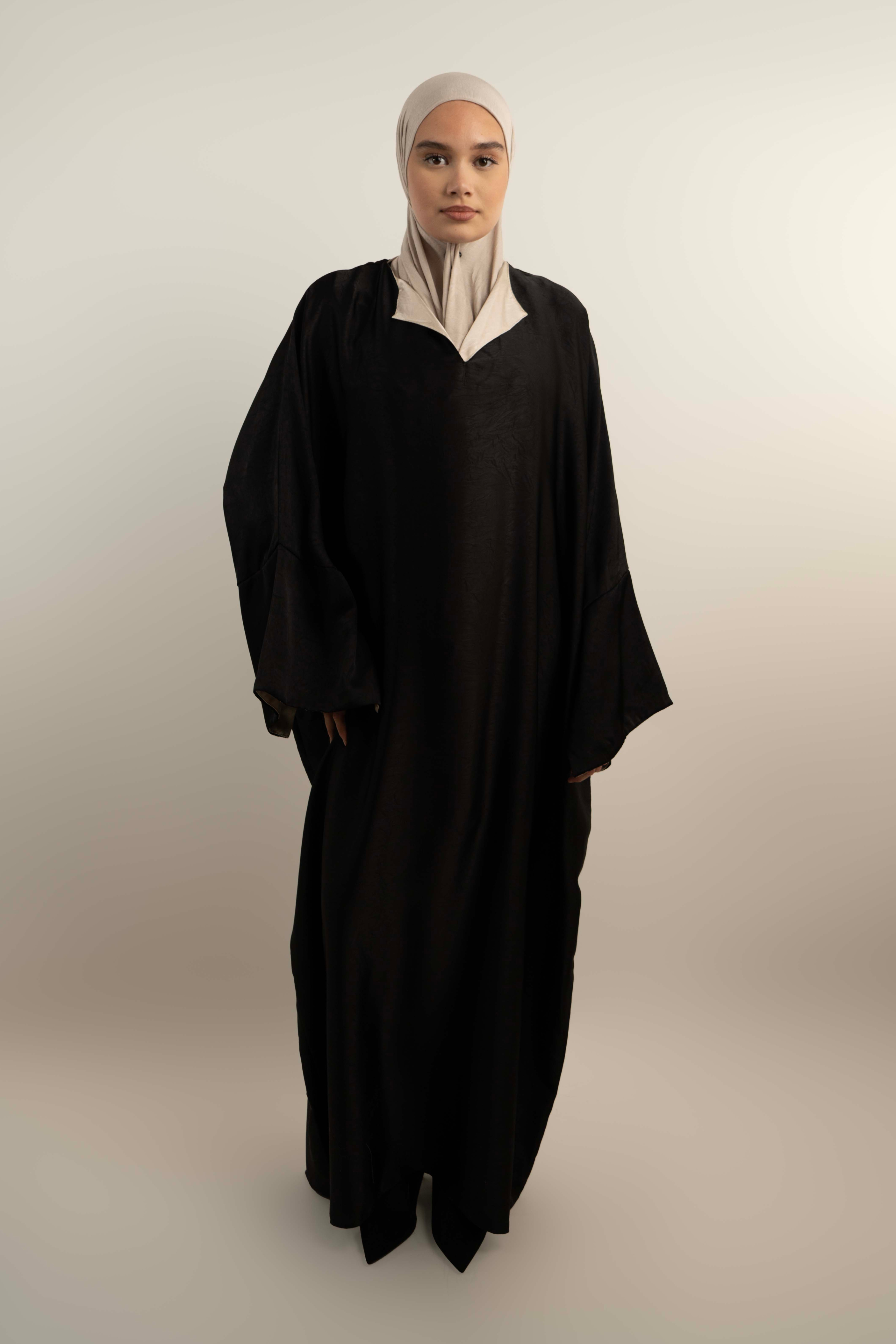 Robe longue ample effet satiné texturé avec col V à revers