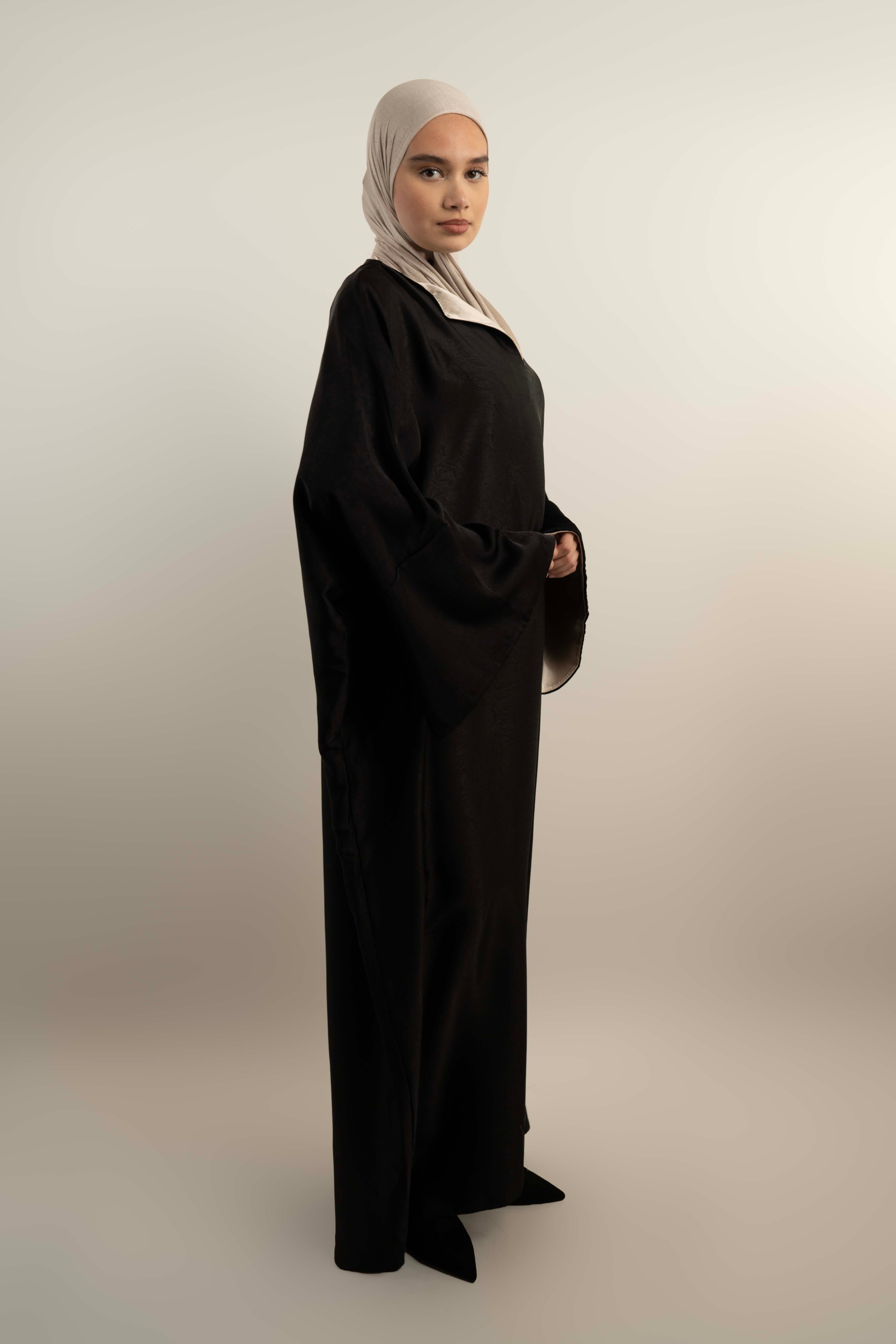 Robe longue ample effet satiné texturé avec col V à revers