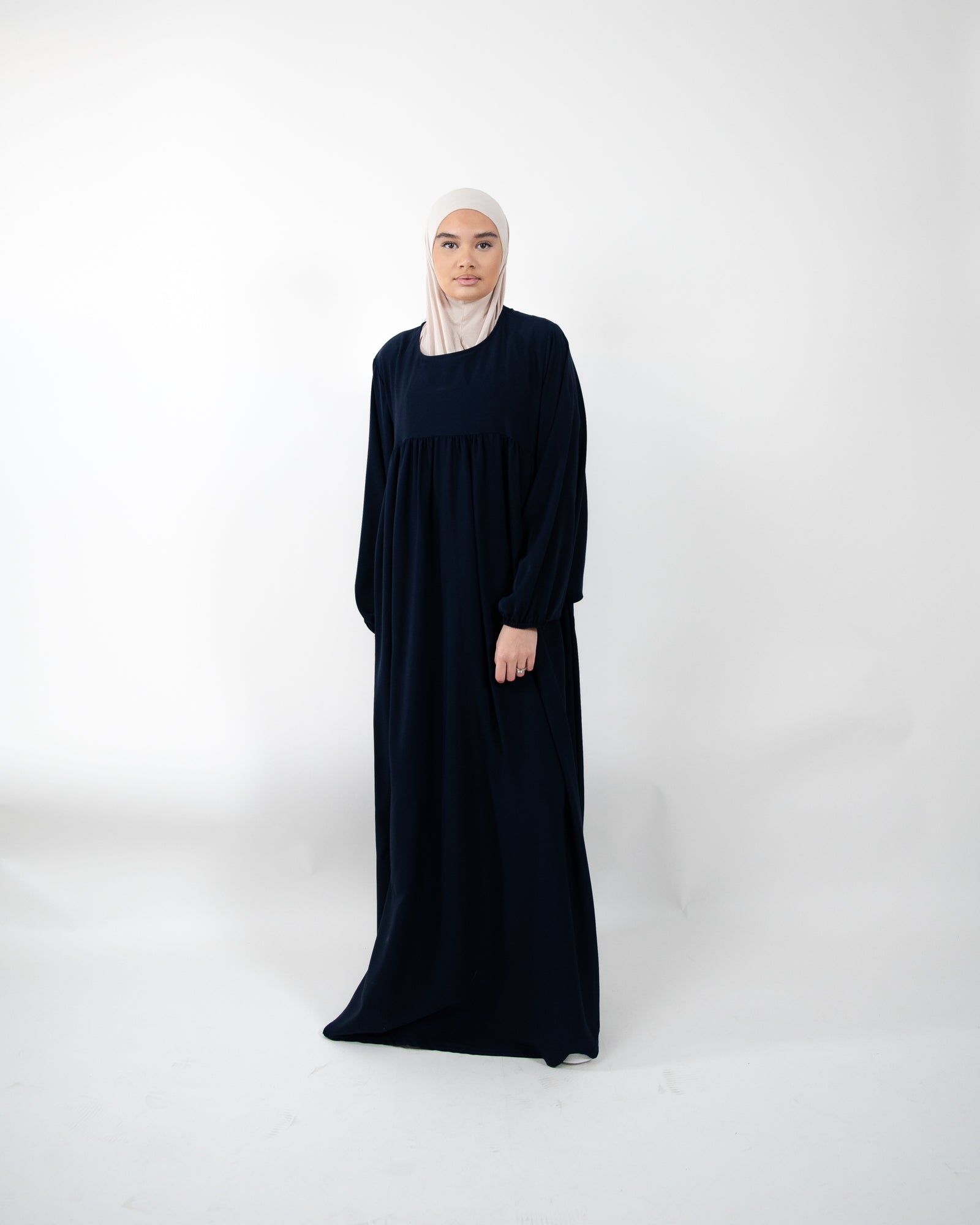 Robe longue et ample avec manches ballons couleur bleu foncé