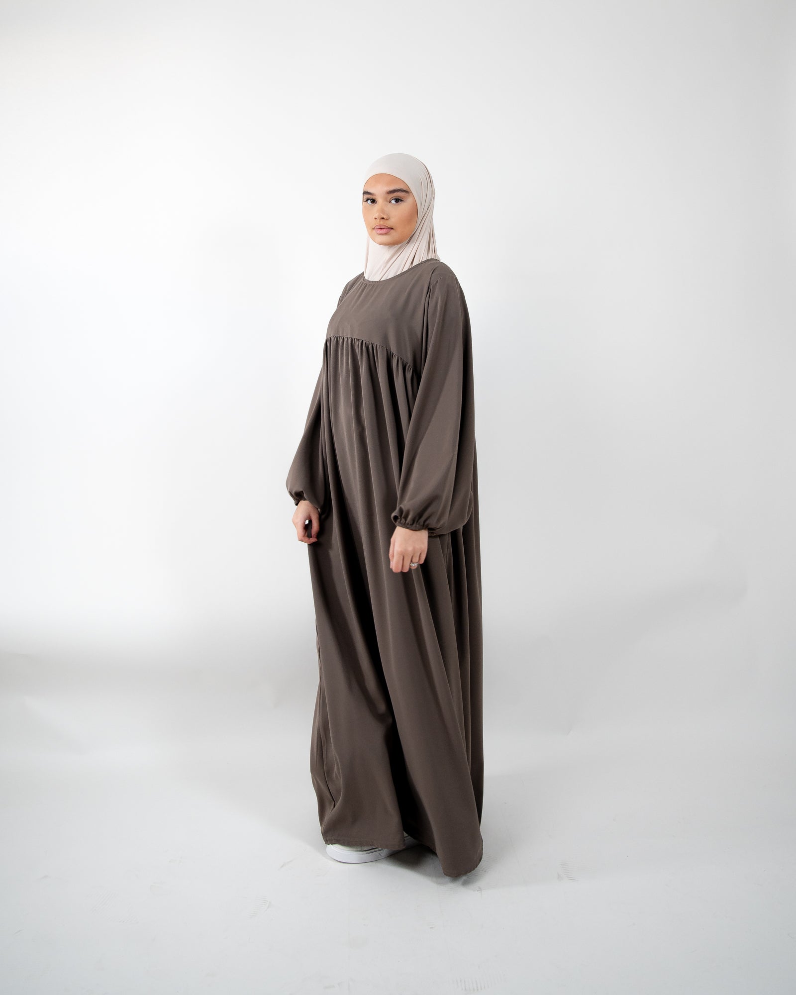 Robe longue et ample avec manches bouffantes – tenue élégante et confortable au quotidien