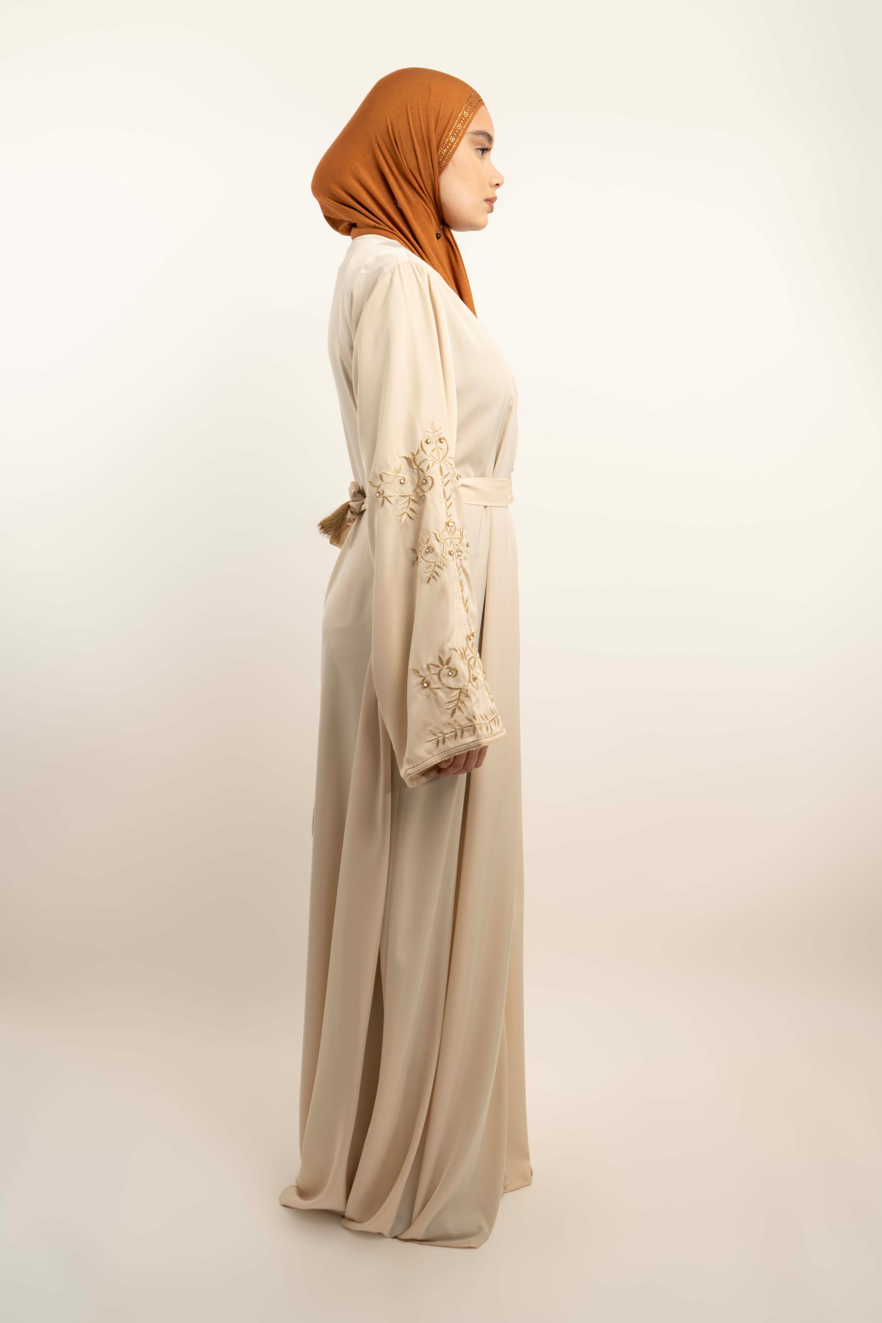 Abaya longue beige broderies florales dorées et strass