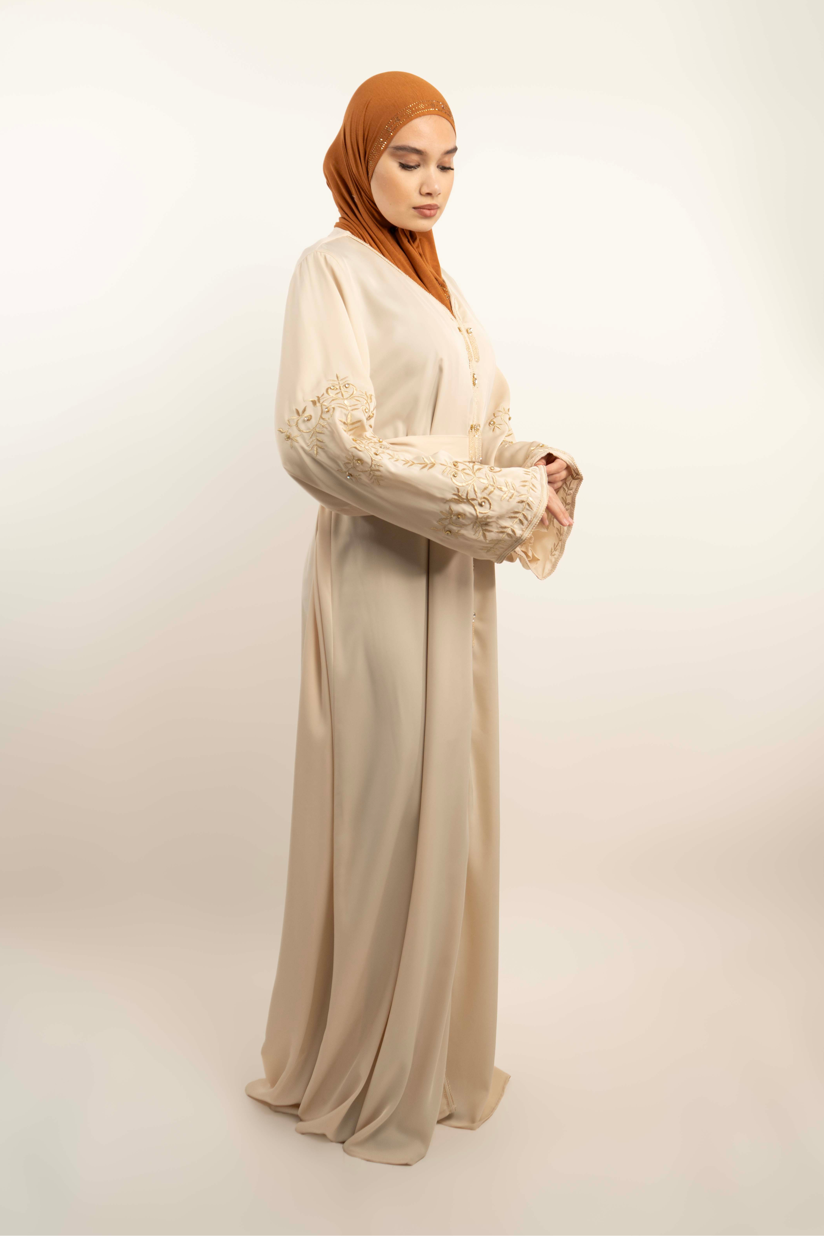 Abaya longue beige broderies florales dorées et strass