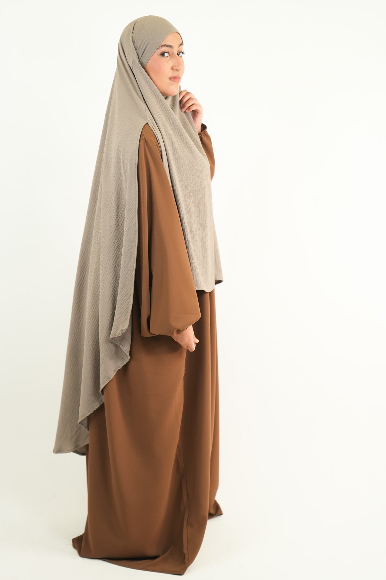 Khimar avec fentes sur les côtés