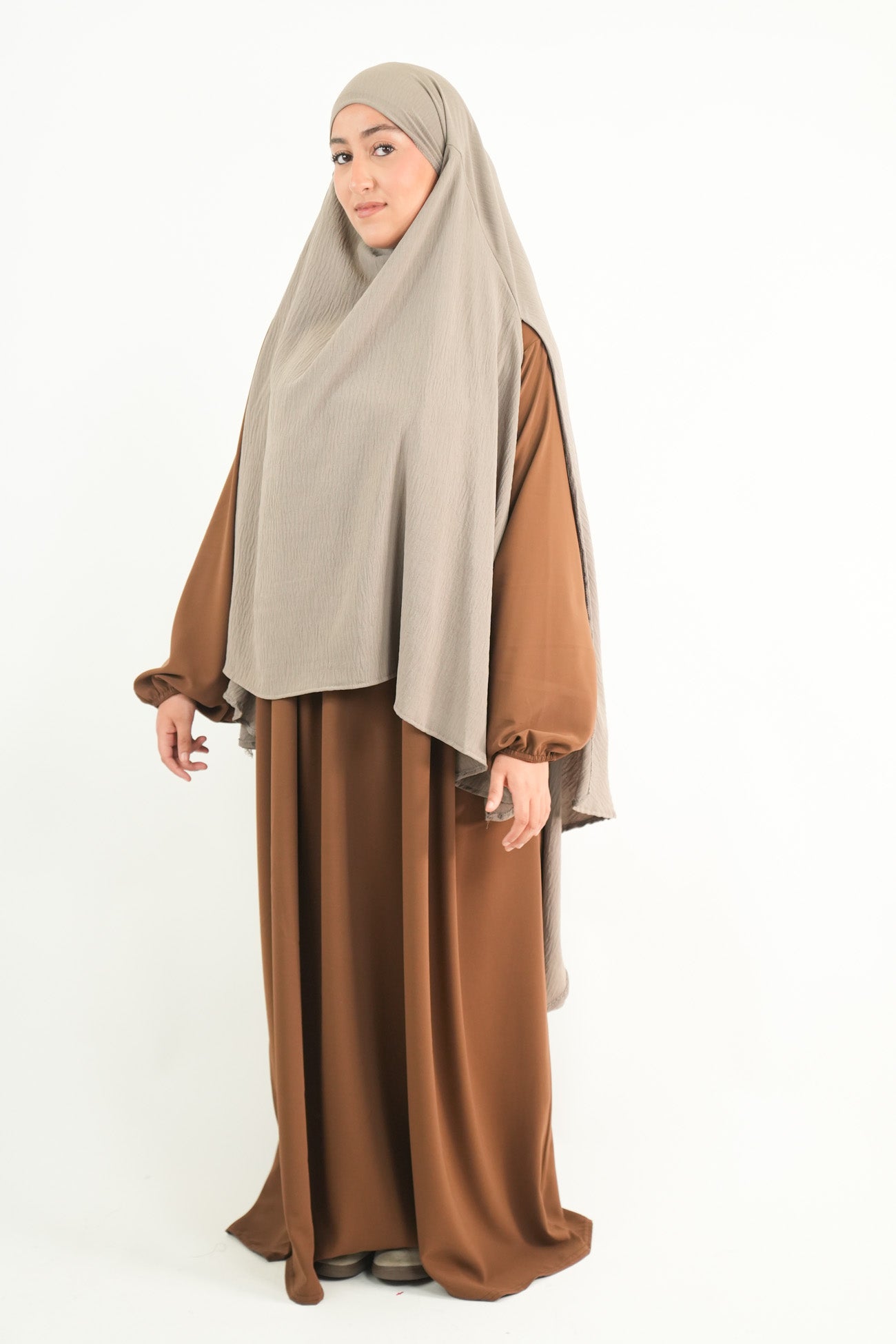 Khimar avec fentes sur les côtés