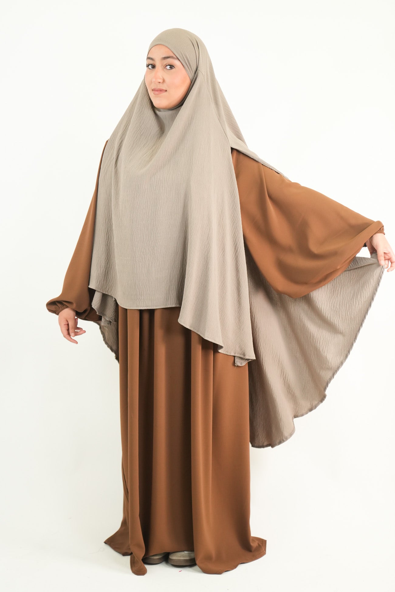 Khimar avec fentes sur les côtés