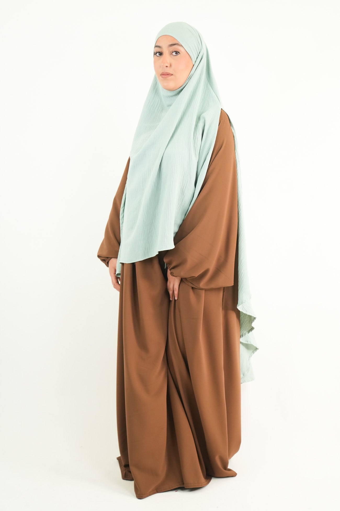 Khimar avec fentes sur les côtés